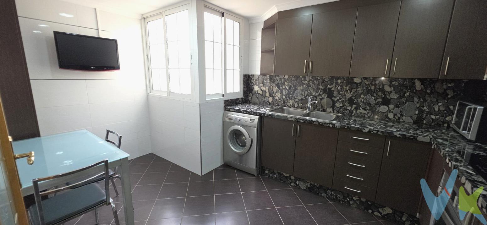  PRIMER GRUPO VIVENDIA presenta en la acogedora y vibrante zona de Santa Rita, Paterna, una oportunidad única de adquirir un espacioso piso en venta. Este encantador inmueble se ubica en la cuarta planta de un edificio robusto, construido en el año 1984, que ofrece todas las comodidades necesarias para la vida moderna. Su estratégica ubicación garantiza una conexión excelente con el resto de la ciudad, gracias a la proximidad tanto del metro como de múltiples líneas de autobús.El piso cuenta con una generosa superficie útil de 90 metros cuadrados, distribuidos con la máxima eficiencia en 119 metros cuadrados construidos, lo que permite aprovechar al máximo cada rincón de la vivienda. Sus cuatro habitaciones ofrecen un amplio espacio para una familia numerosa o para quienes deseen disponer de un despacho o zona de estudio adicional. Esta característica convierte a este inmueble en una opción sumamente atractiva para aquellos que valoran la amplitud y la versatilidad en un hogar.Al entrar al piso, se percibe de inmediato la luminosidad que proporciona su balcón, ideal para disfrutar de un desayuno al aire libre o simplemente relajarse tras un largo día. Las vistas desde el balcón son simplemente inspiradoras, permitiendo a los residentes conectarse con el ambiente vibrante que define a Santa Rita. Además, el salón, con su diseño acogedor, se convierte en el espacio perfecto para las reuniones familiares o las acogedoras noches de cine.Uno de los grandes atractivos es el ascensor del edificio, que facilita el acceso incluso con carga pesada o en días de mudanza. Esta comodidad complementa la experiencia de vivir en este hermoso piso, haciendo la vida diaria mucho más práctica y cómoda. El edificio en general, se mantiene en un excelente estado de conservación, reflejando la dedicación y el cuidado de la comunidad de propietarios hacia su entorno residencial.Gracias a su céntrica ubicación, el piso está rodeado de una amplia oferta de servicios. Desde supermercados, bares y restaurantes hasta colegios y centros de salud, todo se encuentra a unos pocos minutos a pie, aumentando así la calidad de vida que ofrece este hogar. Además, su cercanía a paradas de transporte público facilita el acceso tanto a Paterna como a la ciudad de Valencia, lo que proporciona un beneficio adicional en términos de conectividad.En definitiva, este inmueble en venta representa la fusión perfecta entre comodidad, accesibilidad y calidad de vida. Las cuatro habitaciones, la excelente distribución del espacio y las amenidades modernas aseguran que cada residente pueda disfrutar al máximo de su nuevo hogar. Este piso es, sin lugar a dudas, una opción que merece ser visitada personalmente para comprender a cabalidad todos los beneficios que ofrece.Para aquellos que buscan no solo un espacio donde vivir, sino un verdadero hogar donde construir recuerdos, este piso en Santa Rita representa la elección ideal. Sea uno de los primeros en visitar este magnífico inmueble y experimente de primera mano el encanto y el potencial que tiene para ofrecerle. No deje pasar esta oportunidad única en una de las zonas más encantadoras de Paterna.La venta de esta propiedad se gestiona mediante contrato de MULTIEXCLUSIVA, donde más de 400 agencias colaboradoras tienen la ventaja de poder ofrecer a sus potenciales arrendatarios esta vivienda, lo que le garantiza un servicio de calidad, un trato fácil, sencillo y sin interferencias de terceros. Por este motivo, se ruega no molestar al propietario, a los ocupantes de la propiedad, a los vecinos o conserjes del edificio o urbanización si los hubiera.  