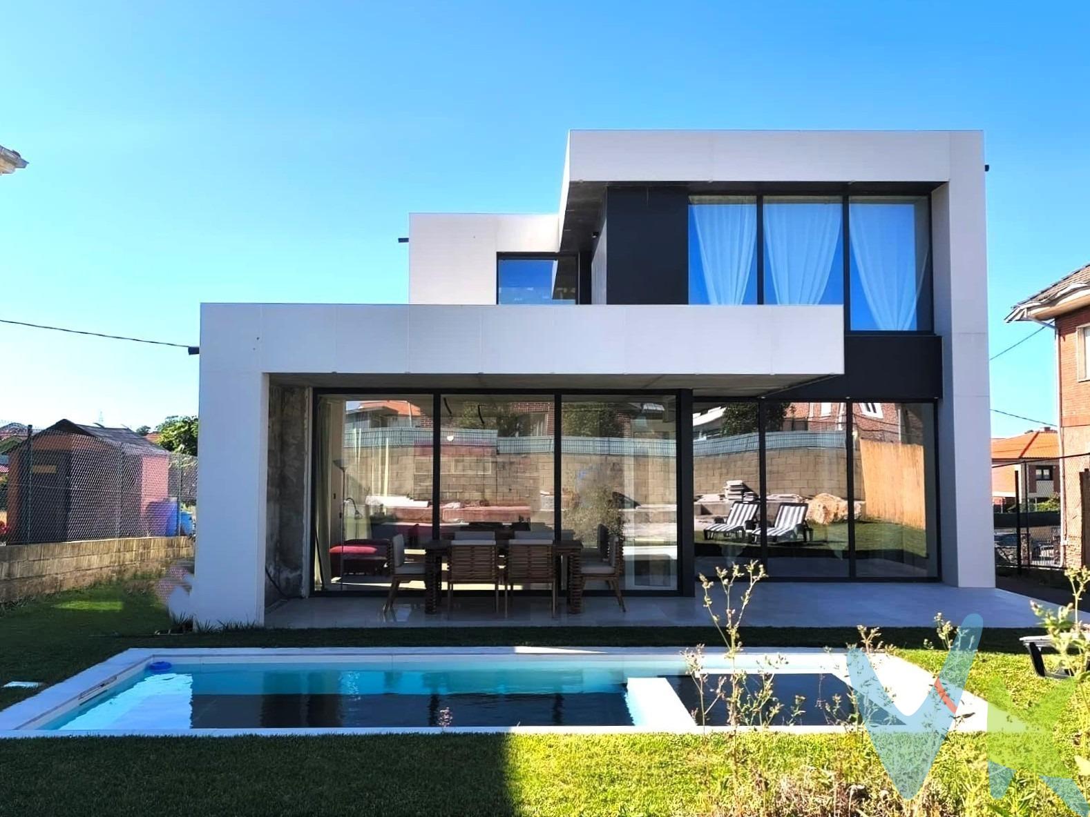 Exclusivo chalet independiente de obra nueva, diseñado con una arquitectura contemporánea que combina elegancia, amplitud y la máxima eficiencia energética obteniendo la letra A en este sentido. La vivienda destaca por sus acabados de alta gama, sus generosos espacios y una cuidada selección de materiales nobles y tecnología de última generación. La propiedad se distribuye en tres niveles y cuenta con una superficie construida total de aproximadamente 389 m². En la planta baja, de 177 m², encontramos un espectacular salón-comedor de grandes dimensiones con cocina americana integrada, concebido como un espacio diáfano y luminoso gracias a sus amplios ventanales con salida directa al jardín. En el exterior, una magnífica piscina de agua salada revestida en porcelánico Marazzi de gran formato se integra perfectamente con la zona ajardinada, creando un entorno ideal para el ocio y el descanso. Esta planta se completa con un amplio hall de entrada y dos enormes dormitorios tipo suite, ambos con baño incorporado. La primera planta, de 77 m², está destinada a la zona más privada de la vivienda. Dispone de un despacho con salida a una fantástica terraza solárium, un amplio vestidor y una impresionante habitación principal con baño en suite equipado con bañera y ducha independientes, diseñada para ofrecer el máximo confort y privacidad. En la planta semisótano se ubica un garaje de 135 m², preparado para albergar varios vehículos y que además cuenta con cuarto de calderas. La vivienda dispone asimismo de preinstalación para ascensor interior, aportando comodidad y previsión de futuro. En cuanto a sus calidades, la vivienda ha sido construida con materiales y sistemas constructivos de primer nivel. La fachada está revestida con porcelánico Marazzi de gran formato, aportando una estética moderna y una extraordinaria durabilidad. Los suelos interiores son de mármol Crema Levante, un material elegante y atemporal que realza la luminosidad de las estancias. El confort térmico está garantizado mediante un sistema de calefacción por suelo radiante alimentado por geotermia, complementado con fancoil en la habitación principal, lo que asegura una climatización eficiente y sostenible durante todo el año. La carpintería exterior es de PVC bicolor REHAU, equipada con cristales bajo emisivos que mejoran el aislamiento térmico y acústico de la vivienda. Además, la estructura se ha ejecutado con placas de hormigón sin bovedillas, con losa continua de 40 cm en el garaje y de 30 cm en las plantas superiores, proporcionando una construcción sólida, robusta y de altas prestaciones. Una vivienda única, pensada para quienes buscan diseño, exclusividad y calidad constructiva, en un entorno donde disfrutar del máximo confort y bienestar. Los impuestos, gastos de notaría y registro no están incluidos en el precio. 