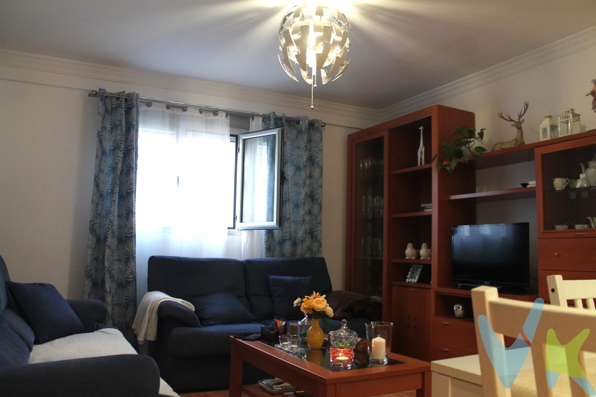 ¿Estás buscando una vivienda lista para entrar a vivir en Las Palmas? Te presentamos esta excelente oportunidad: una  vivienda calificada como  Vivienda de Protección Oficial (VPO) ubicada en  Hoya Andrea. Esta propiedad es de planta baja y  se distribuye en tres dormitorios espaciosos que se adaptan perfectamente a las necesidades familiares. Un baño completo práctico con plato de ducha añade funcionalidad al hogar. La cocina está completamente amueblada y cuenta con una solana ideal para lavado y almacenamiento. El salón es amplio y luminoso, proporcionando el espacio perfecto tanto para disfrutar del día a día como para organizar reuniones familiares gracias a su área diferenciada entre zona de estar y comedor.  Está en muy buen estado general, no necesitarás realizar reformas; simplemente puedes mudarte directamente. Como ventaja añadida, incluye una plaza de garaje y un  trastero; características  que brindan comodidad extra así como espacio adicional donde guardar tus pertenencias. Situado en una ubicación estratégica bien comunicada por transporte público (guaguas), este hogar también tiene todos los servicios cercanos necesarios: colegios, supermercados e incluso farmacias están disponibles dentro del entorno inmediato además de  parques ideales para pasear o ir con la familia. Nota: Los gastos  de la compraventa no están incluidos en el precio. En cuanto a los gastos de notaría y registro , suelen oscilar  aproximadamente entre mil seiscientos y mil ochocientos euros  Al ser una vivienda de protección oficial esta exenta de pagar el impuesto de transmisiones patrimoniales (Hacienda). El comprador elige notario. Si el comprador precisase de hipoteca: Tasación y costes bancarios  así como la gestoría  serán los gastos , según la entidad elegida por el comprador, así como cualesquiera otros gastos inherentes a la formalización de la compraventa que legalmente  correspondan a la parte compradora, salva pacto expreso en contrario con el vendedor. El presente anuncio tiene carácter meramente informativo; la información suministrada se corresponde con la disponible a la fecha de publicación, pudiendo variar en función de las circunstancias o actualizaciones legales, contractuales o fiscales. 