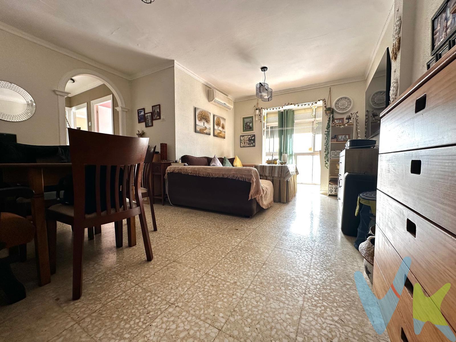 A pocos minutos del casco histórico de la ciudad y de la estación de trenes. Rodeado de todo tipo de comercios, farmacias, supermercados, bares.. Con fácil salida hacia todas las direcciones. Vivienda en una cuarta planta sin ascensor, que se distribuye en hall de entrada, salón con terraza acristalada con vistas despejadas a la bahía de Cadiz, cocina con lavadero, tres dormitorios y baño. LLÁMENOS PARA MÁS INFORMACIÓN!!. De acuerdo con lo prevenido en el Decreto 218/2005, de 11 de octubre, se informa al cliente que los gastos notariales, registrales, impuesto de transmisiones (ITP), honorarios de intermediación, gastos financieros, y otros gastos inherentes a la compraventa no están incluidos en el precio. Por mandato expreso del propietario, comercializamos este inmueble en exclusiva, lo que le garantiza el acceso a toda la información, a un servicio de calidad, un trato fácil, sencillo y sin interferencias de terceros. Por este motivo, se ruega no molestar al propietario, a los ocupantes de la propiedad o a los vecinos. Muchas gracias por su comprensión.