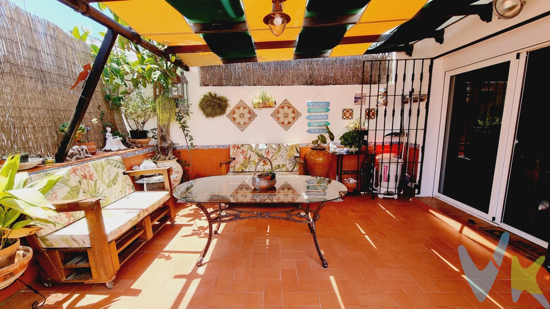 . Descubre este espectacular ÁTICO en la emblemática PLAZA DE MINA , justo al lado del encantador Paseo de la ALAMEDA. Con dos habitaciones luminosas, una acogedora salita , un baño elegantemente diseñado y un amplio salón con acceso a  una espectacular TERRAZA PRIVADA..Este hogar es, sin duda,  el refugio perfecto para disfrutar de la vida en el centro de Cádiz. .  Al entrar, serás recibido por un amplio y agradable recibidor que cuenta con un armario y muebles de almacenamiento de original diseño, ideal para mantener el orden en tu nuevo hogar. La luz natural inunda el espacio gracias a un exclusivo ojo de buey, que añade un toque de distinción.  La cocina, moderna y funcional, es independiente y está equipada con todo lo necesario para tus aventuras culinarias y ofrece la posibilidad de abrirse al salón, creando un ambiente diáfano ideal para compartir momentos inolvidables con familiares y amigos.  La habitación principal es un verdadero oasis de tranquilidad, muy amplia y equipada con dos amplios armarios empotrados y un tercer armario más pequeño, perfecto para tus zapatos.  Una habitación, actualmente es una  salita de estar,  el lugar ideal para relajarte en algún momento del día. La segunda habitación, también bien dimensionada, incluye un armario y un escritorio, perfecto para trabajar o estudiar. . Y un cuarto de  baño completo, con su original placa de ducha, combina funcionalidad y estilo.  .  La joya de este ático es su espectacular salón, que se conecta directamente con una maravillosa TERRAZA PRIVADA, de 40 m2 un espacio ideal para disfrutar de los cálidos días de verano, cultivar tus plantas y flores favoritas, o simplemente relajarte con una buena compañía. Dispone de ducha para refrescarte en los días de verano.  Hay una habitación, en la terraza,  con zona de lavandería, tiene espacio para lavadora y secadora. Es utilizado también para guardar enseres,  manualidades, zona de taller de herramientas,  jardinería o para cualquier tipo de  hobbies. Los techos altos y los suelos rústicos añaden un toque de encanto y carácter a cada rincón de la vivienda. Tiene sistema de calefacción con radiadores en todas las estancias de la casa. Este ático, completamente reformado, se encuentra en una ubicación inmejorable, rodeado de bares que ofrecen la deliciosa gastronomía gaditana, supermercados, farmacias y hermosas plazas, así como paradas de autobús que facilitan el acceso a toda la ciudad. ¡No dejes pasar la oportunidad de vivir en este encantador hogar en el corazón de Cádiz!. Impuestos, honorarios y gastos derivados de la compraventa no incluidos en el precio. El consumidor tiene a su disposición la ficha informativa de la vivienda.