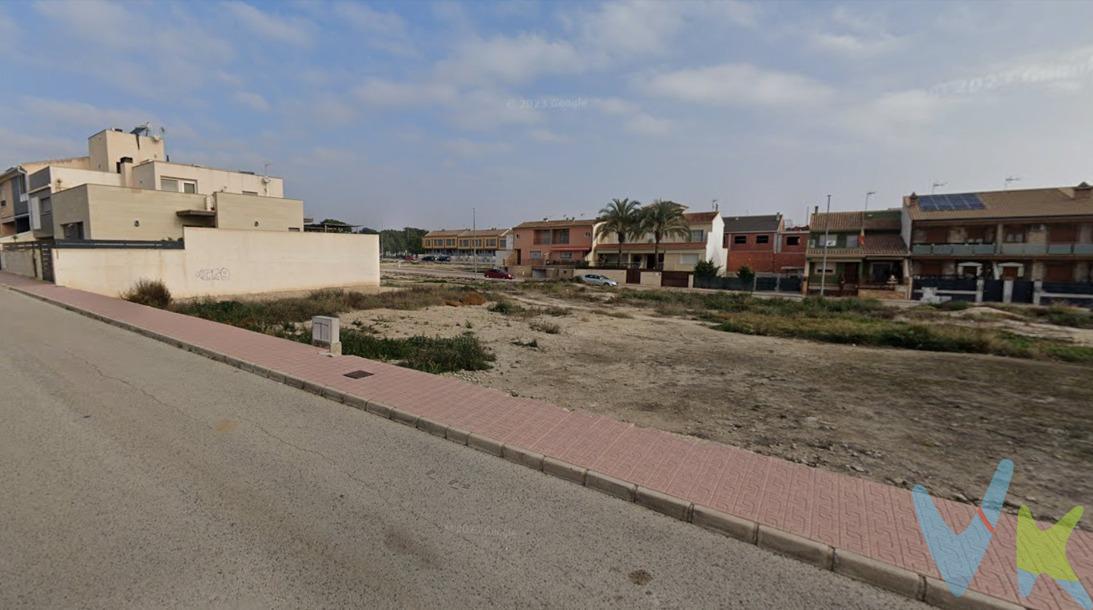 Crea el hogar que siempre has soñado..Si buscas el lugar perfecto para construir la vivienda de tus sueños, este terreno es ideal para ti. Ubicación privilegiada: Próximo al colegio, pabellón municipal y el centro comercial Consum. Todo a tu alcance. Características:. Superficie: 151,67 m². Edificación permitida: Semisótano, planta primera y segunda. Diseña tu hogar a tu gusto en una de las mejores zonas de Ceutí. Por mandato expreso del propietario, comercializamos este inmueble en exclusiva, lo que le garantiza el acceso a toda la información, a un servicio de calidad, un trato fácil, sencillo y sin interferencias de terceros. Si usted es agente inmobiliario y tiene un cliente para este inmueble, llámenos estaremos encantados de colaborar. Para terminar te queremos comentar algo: ¡Descubre una aventura inmobiliaria que combina calidad, pasión y profesionalidad! La confianza que los propietarios han depositado en nosotros es un testimonio de nuestro compromiso en brindarte un servicio excepcional. Aquí viene el detalle especial: al contactarnos directamente, evitarás molestarlos, nosotros seremos tus intermediarios y te proporcionaremos toda la asistencia necesaria. Estamos aquí para facilitarte la documentación e información que requieras, y te prometemos un trato cálido y sin complicaciones. Te informaremos detalladamente de todos los aspectos, incluyendo gastos de la compra y honorarios de agencia que no están incluidos en el precio, para garantizar tu comodidad y tranquilidad durante todo el proceso. Esa es nuestra esencia, proporcionarte. Calma: “Estado ideal de tranquilidad que tendrás al comprar tu casa con nosotros”. Queremos que sepas que tanto la descripción del inmueble como las imágenes que ves son valiosas referencias informativas, en ningún caso tienen carácter contractual. Asimismo, el precio ha sido designado por la propiedad por lo que podría sufrir variaciones y no sería vinculante hasta que se formalice en contrato de compraventa. * ¡Oye, agente inmobiliario! Si estás leyendo este texto y te gusta, te desafiamos a ser creativo y sorprendernos con una adaptación original. ¡Nada de copiar y pegar, queremos ver tu ingenio en acción! Así que prepárate para darle un toque único y cautivador a estas palabras. Estamos ansiosos por ver cómo le das vida a este mensaje con tu propia magia inmobiliaria. ¡Adelante, demuéstranos de qué eres capaz!. 
