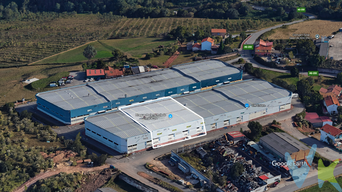 Nave en venta en La Rozona Corvera de Asturias.¡Oportunidad única en la zona de La Rozona Corvera de Asturias! Se presenta a la venta una excepcional nave industrial ubicada en un área estratégica de gran desarrollo y con potencial de crecimiento. Esta es una ocasión perfecta para inversores y emprendedores que buscan establecer o expandir su negocio en una ubicación privilegiada.Este impresionante inmueble, construido en el año 2004, está diseñado para satisfacer las más exigentes necesidades del sector industrial. Con sus 1600 metros cuadrados de superficie construida, ofrece un amplio espacio adaptable a una variada gama de actividades industriales. Su estructura moderna y funcional se complementa con materiales de alta calidad, asegurando durabilidad y eficiencia operativa.Actualmente las instalaciones están preparadas para la fabricación de piraguas de forma manual. También se realizan trabajos en poliéster, fibra de vidrio, carrocerías, platos de ducha en hormigón polímero.Zonas planta baja:Zona de lijado industrial y normal. Zona de corte (carbono, Kevlar, fibras de vidrio...) con varias maquinas, escuadradora madera, cepilladora y regruesadora fibra. Zona maquina 3D para fibra, madera y aluminio. Zona remolque. Zona trabajo industrial. Zona fabricación piraguas.Cuarto de productos químicos, puertas de seguridad, extintores. Cabina pintura de 12m2. Cabina chorreo. Plano aspiración. Horno.Deposito de gasoil aislado con puerta cortafuegos y vaso contenedor en caso de derrame. Sala de exposiciones. Oficina administración. Oficina Técnica. Dirección. Sala reuniones. Vestuarios. Comedor. Agua caliente por Aerotermia.Varias salidas de emergencia. 8 puertas de entrada. Portones con altura para camiones. Instalación eléctrica con la normativa. Altillo:Altillo de 300m2. Zona Patronaje y costura. Almacén.Escalera para acceder al tejado para facilitar las labores de limpieza.El suelo industrial sobre el que se asienta esta nave garantiza un entorno propicio para el desarrollo de diversas actividades económicas. La consolidada área de Los Campos se perfila como un polo de actividad industrial, siendo un lugar idóneo para la ubicación de instalaciones empresariales debido a su fácil acceso y a su conexión con las principales vías de transporte.En el interior, la nave ha sido cuidadosamente diseñada para optimizar el uso del espacio. La distribución es versátil, permitiendo adaptarse a diferentes configuraciones según las necesidades del negocio.A nivel de infraestructuras, el inmueble está en perfectas condiciones y listo para su ocupación inmediata. Su mantenimiento ha sido llevado a cabo con esmero, garantizando un estado impecable que facilita la rápida puesta en marcha de cualquier operación industrial. Este aspecto es crucial para quienes buscan minimizar tiempos de instalación y comenzar a operar sin demoras.Posibilidad de vender módulos de 400m2, segregar en 200m2 ó 2 naves de 800m2.Posibilidad de vender el negocio con el asesoramiento personalizado de los propietarios.Piraguas Pariente Polledo S. L. fue fundada en el año 1997. En los inicios tan sólo ocupaba 100 m2 y hoy cuenta con unas instalaciones de 1600 m2 preparadas para la fabricación de piraguas de forma manual. Dirigido por piragüistas de profesión, con gran palmarés deportivo. (Se vende por Jubilación)La zona de Los Campos, donde se encuentra esta nave, se ha consolidado como un área de referencia gracias a su desarrollo constante y a su entorno dinámico . Asimismo, la comunidad empresarial de la región es activa y en crecimiento, lo que puede abrir puertas a colaboraciones y oportunidades comerciales.Dada la alta demanda de espacios industriales en la zona, esta propiedad representa una inversión con alto potencial de revalorización. La competitiva oferta de esta oportunidad no pasará desapercibida entre aquellos que conocen el mercado y buscan sacar el máximo partido a sus inversiones.Visite la propiedad y descubra de primera mano todas las ventajas y posibilidades que ofrece. Estamos seguros de que una visita a este inmueble disipará cualquier duda y resaltará aún más sus innumerables beneficios. A través de una experiencia directa, se puede apreciar el entorno, la calidad de las instalaciones y detectar las oportunidades de adaptación del espacio a sus necesidades específicas.Para más información y concertar una visita, no dude en ponerse en contacto. Será un placer ofrecerle todos los detalles necesarios para hacer de esta nave industrial su próxima gran inversión. 