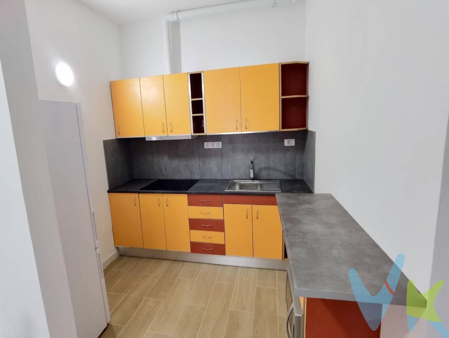 ¡Oportunidad en Lomo Blanco! Ideal inversión o como vivienda. Se vende piso en planta baja, ubicado cerca de la Universidad de Tafira y con excelente conexión a la circunvalación. Zona con todos los servicios como supermercados, farmacia, colegios, institutos.. Vivienda en casa terrera dividida en una vivienda por planta, con tan solo dos vecinos y sin gastos de comunidad. Dispone de 2 dormitorios, cocina independiente, salón, amplio distribuidor y patio. . Actualmente está adaptado  en 3 habitaciones para alquiler a estudiantes, dando una rentabilidad de 13.000€/anuales. Perfecto tanto para inversión con rentabilidad como para vivir. ¡No dejes pasar esta oportunidad!. Los gastos e impuestos que se originen de la compraventa no están incluidos en el precio de venta. 