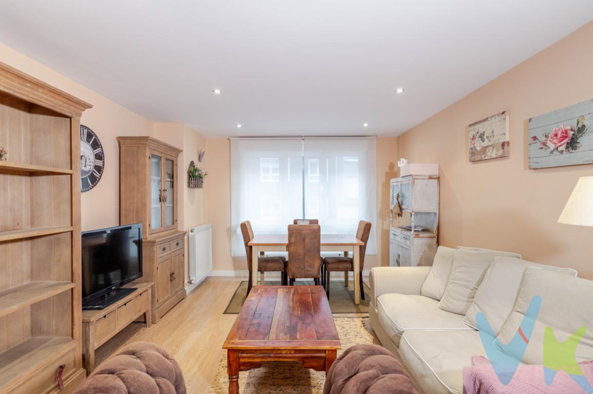 ✨ Piso totalmente reformado en Avilés, listo para entrar a vivir ✨Te presentamos esta fantástica vivienda situada en una zona cómoda y bien comunicada de Avilés. Un piso reformado con gusto, pensado para disfrutar desde el primer día.La vivienda dispone de tres habitaciones, una de ellas acondicionada actualmente como vestidor, ideal para quienes valoran el orden y el espacio. Cuenta con un amplio baño con ventana, muy luminoso y funcional, un salón acogedor perfecto para el descanso y una cocina completamente equipada con todos los electrodomésticos.Dispone de calefacción y agua caliente de gas, lo que garantiza confort durante todo el año. Tiene una zona de lavandería con acceso a un patio muy práctico para la zona de tendal , plantas, o zona de ocio para las mascotas.La ubicación es inmejorable: 🏫 Colegios y supermercados a 15 minutos 🏛 Ayuntamiento a 10 minutos 🌳 Parque Ferrera muy cercano 🚗 Salida directa a la autopista 🏖 Salinas a solo 10 minutos en coche 🚌 Parada de bus a escasos metros del portal 🚆 Estación de tren a 10 minutosUn piso luminoso, cómodo y con todas las comodidades, ideal tanto como vivienda habitual como inversión.📞 No dejes pasar esta oportunidad y ven a visitarlo. ¡Te encantará!Gastos e impuestos no incluidos en el precio. A título orientativo, en segundas transmisiones, el comprador abonará el Impuesto sobre Transmisiones Patrimoniales (ITP). Para consultar los porcentajes del ITP en Asturias puede hacerlo a través de la web oficial de servicios tributarios del Principado de Asturias https://sede.tributasenasturias.es/sites/sede/default/es_ES/Que-quieres-hacer/Transmisiones-Patrimoniales-y-AJD. La base imponible será el mayor valor entre precio de compraventa, tasación o valor de referencia catastral. Gastos de notaría y registro según aranceles variables según precio, número de copias y complejidad.El comprador escoge libremente notario. El vendedor asume la plusvalía y el resto de gastos son del comprador. Si se precisa hipoteca: Tasación, condiciones y costes bancarios según entidad elegida por el comprador; así como los gastos de gestoría y cualesquiera otros inherentes a la formalización de la compraventa. De acuerdo con la ley, no se incluyen en el precio otros gastos o tributos que legalmente correspondan al comprador. Honorarios de intermediación inmobiliaria a cargo del vendedor.El consumidor tiene derecho, conforme a la normativa vigente, a disponer de información y documentación adicional relativa al inmueble y condiciones de la compraventa, accesible en la sede física de la Agencia Domingo en Avenida Hermanos Felgueroso 1 o Marqués de casa Valdés 7 bajo, de Gijón, o a través del correo electrónico info@agenciadomingo.com. La agencia actúa exclusivamente como intermediaria en la operación. Cualquier compraventa y sus condiciones quedan sujetas en todo caso a la aceptación expresa del vendedor del inmueble y a la posterior formalización del correspondiente contrato. El presente anuncio tiene carácter meramente informativo; la información suministrada se corresponde con la disponible a la fecha de publicación, pudiendo variar en función de las circunstancias o actualizaciones legales, contractuales y fiscales. 