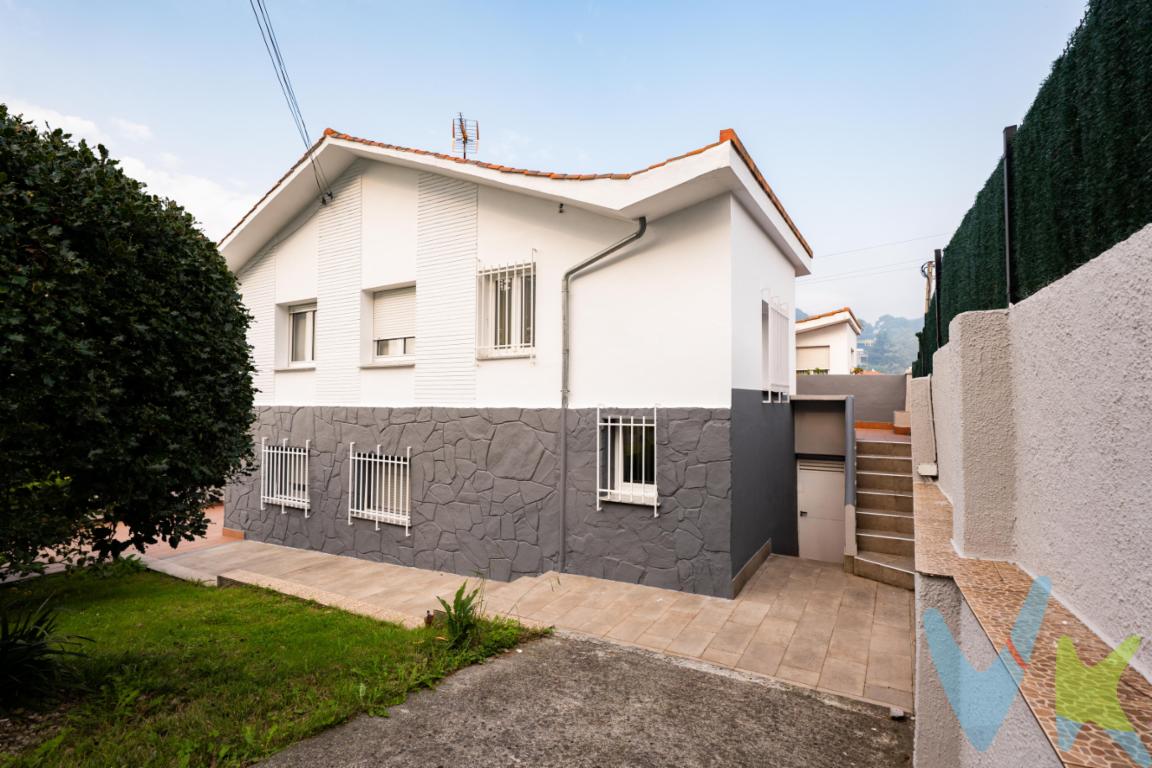  ¡Bienvenido a su nuevo hogar en Somió, Gijón! Presentamos una  casa pareada para la venta que reúne todas las comodidades que usted y su familia necesitan. Situada en una de las zonas más exclusivas de Gijón, esta propiedad es una oportunidad única que no puede dejar pasar.La residencia, construida en 1964, mantiene su estructura sólida y ha sido cuidada con esmero a lo largo de los años. Con una superficie útil de 135.48 metros cuadrados y un total de 231 metros construidos, ofrece un amplio espacio para cada miembro de la familia. El diseño se distribuye en cinco habitaciones generosamente proporcionadas, ideales para familias numerosas, la habitación principal cuenta con baño y vestidor , también contamos con dos baños mas, cocina , salón con chimenea y una terraza con unas vistas muy agradables.Uno de los mayores atractivos de la propiedad es su parcela vasta y bien cuidada. Un lugar perfecto para disfrutar de los días soleados, las barbacoas en familia o crear un hermoso jardín según sus gustos. El terreno completamente cercado garantiza privacidad y seguridad, lo que agrega un plus de tranquilidad a su estilo de vida.El garaje amplio añade un nivel extra de comodidad, permitiendo espacio suficiente no solo para aparcar dos coches, sino también para almacenamiento adicional. Hablando de almacenamiento, la casa también incluye un trastero práctico que le permitirá mantener el orden y la organización en su hogar sin esfuerzo.En Somió, una de las zonas más tranquilas y prestigiosas de Gijón, encontrará todo lo necesario para vivir cómodamente y de manera placentera. La comunidad ofrece una atmósfera relajada y segura, ideal para familias y personas que buscan un refugio alejado del bullicio del centro urbano.La vivienda está lista para ser habitada y está esperando que usted la personalice según sus preferencias. Las posibilidades son infinitas: desde modernizar la cocina, revitalizar los baños, o simplemente darle un toque personal a cada una de las habitaciones. Para más información o para programar una visita, no dude en ponerse en contacto con nosotros. Estamos seguros de que una vez que vea esta propiedad en persona, entenderá que ha encontrado su nuevo hogar. ¡Esperamos su pronta visita para que pueda experimentar todo lo que esta maravillosa casa tiene para ofrecer! 