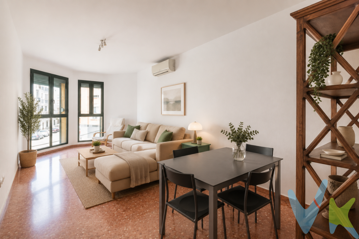 Hay viviendas que simplemente se visitan y otras en las que es fácil imaginarse viviendo desde el primer momento.Este acogedor piso, ubicado en una finca de 2004, combina una distribución cómoda, espacios bien aprovechados y una ubicación privilegiada en uno de los barrios con mayor proyección de Valencia.La vivienda dispone de dos dormitorios y dos baños completos, un aspecto cada vez más difícil de encontrar y que aporta un plus de comodidad tanto para parejas como para familias o quienes teletrabajan.El dormitorio principal, además de contar con baño en suite, ofrece acceso directo a una agradable terraza privada, un rincón perfecto para empezar el día con un café, leer un libro al aire libre o simplemente disfrutar de un momento de tranquilidad.El salón, amplio y luminoso, invita a compartir momentos en familia o con amigos, mientras que el resto de la vivienda destaca por su funcionalidad y el excelente estado de conservación de la finca.Monteolivete se ha consolidado como uno de los barrios más demandados de la ciudad gracias a su equilibrio entre tranquilidad, servicios y excelente comunicación. Aquí tendrás todo lo que necesitas a pocos minutos de casa: supermercados, comercios de proximidad, cafeterías, colegios, centros de salud y una amplia oferta de restauración. Además, la zona cuenta con excelentes conexiones mediante metro, autobuses y carril bici, permitiéndote desplazarte cómodamente a cualquier punto de Valencia.Y si eres amante del deporte o de los espacios verdes, en apenas unos minutos podrás pasear, correr o desconectar en los Jardines del Turia, uno de los mayores pulmones verdes de Europa. También encontrarás muy cerca la Ciudad de las Artes y las Ciencias, el barrio de Ruzafa y el centro histórico, disfrutando de una ubicación estratégica sin renunciar a la tranquilidad del día a día.Porque comprar una vivienda no es solo elegir metros cuadrados. Es elegir un barrio, una forma de vivir y un lugar donde crear nuevos recuerdos.Ven a descubrirla. Estamos convencidos de que, cuando cruces la puerta, entenderás por qué puede ser tu próximo hogar.Llámanos y reserva tu visita. Estaremos encantados de acompañarte.Agencia Registrada con el Nº 89 en el Registro Obligatorio de Agentes Inmobiliarios de la Comunitat Valenciana. Puede consultar en la web de la GVA:https://habitatge.gva.es/es/registres-en-materia-habitatgeLa oferta está sujeta a cambios de precio o retirada del mercado sin previo aviso. Este anuncio en su conjunto, incluyendo textos, fotos, imágenes o cualquier otro contenido de este, no es vinculante dado que la información es ofrecida por terceros y puede contener errores. Se muestra a título informativo y no contractual.Gastos de la compraventa a cargo de la parte compradora no incluidos en el precio del inmueble a tener en cuenta:- ITP con carácter general en Valencia es del 9%, pudiendo corresponderle otro tipo impositivo atendiendo a sus circunstancias personales (por edad, renta o situación familiar primera vivienda habitual, etc ) previstas legalmente.*Base imponible del impuesto el mayor valor entre el precio de compraventa, la tasación o el valor de referencia catastral.- Gastos de notaría y registro, en su caso, suelen oscilar aprox; entre 1,5% y 2,5% (aranceles variables según valor de compraventa, n.º de copias, etc ).- Si tramita la inscripción una gestoría, deberá abonar sus honorarios más IVA ( en este caso suele oscilar entre los 250EUR y los 400EUR + IVA).- Honorarios de mediación inmobiliaria a cargo del comprador del 3% del precio final de venta más IVA (21%), salvo otro pacto.Por mandato expreso del propietario, comercializamos este inmueble en exclusiva, lo que le garantiza el acceso a toda la información, a un servicio de calidad, un trato fácil, sencillo y sin interferencias de terceros. Por este motivo, se ruega no molestar al propietario, a los ocupantes de la propiedad o a los vecinos. Muchas gracias por su comprensión. Si usted es agente inmobiliario y tiene un cliente para este inmueble, llámenos: estaremos encantados de colaborar.Se informa al consumidor que la agencia actúa como intermediaria inmobiliaria en la operación, estando cualquier eventual compraventa y sus condiciones sujeta a la aceptación expresa del propietario-vendedor y a la posterior formalización del correspondiente contrato.
