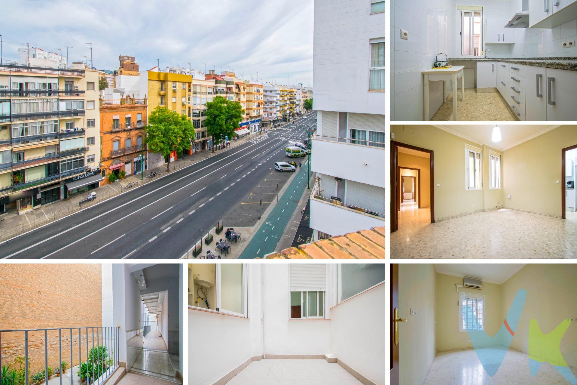 Vivienda en venta en c/ Luis Montoto, en pleno corazón del barrio de Nervión. Entreplanta de 92 m2 distribuida en:. -Amplio hall de entrada. -Pasillo con espacioso armario empotrado. -Cocina independiente amueblada y equipada con electrodomésticos. -Pequeño lavadero con ventana al baño. -Baño completo con placa de ducha. -Primer dormitorio muy luminoso con vistas a la calle principal. -Segundo dormitorio, también con mucha luz y vistas a Luis Montoto. -Tercer dormitorio con vistas al ojo patio. Puertas de madera, ventanas de aluminio blanco y aire acondicionado. El edificio cuenta con ascensor y trastero. Tiene una magnífica ubicación, cerca del segundo tramo del acueducto de Sevilla, a escasos metros de El Corte Inglés de Nervión, gimnasio, supermercados, parques, colegios, farmacias y un sinfín de servicios al alcance de su mano. Venga a visitarlo sin compromiso. Estaremos encantados de atenderle. Informamos a nuestros clientes compradores que el precio de venta no incluye lo siguiente: Honorarios de la agencia inmobiliaria, Impuestos (I. T. P. , I. V. A. o A. J. D. , en su caso) ni otros gastos de la compraventa (gastos de Registro de la Propiedad, Notaría, Gestoría ni de posible Financiación). Documento D. I. A. a disposición del consumidor según Decreto 218/2005 Junta de Andalucía.