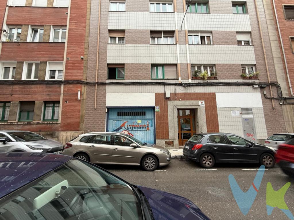 ¡Oportunidad única para adquirir un magnífico local en la encantadora ciudad de Gijón! Ubicado en el dinámico barrio de Ceares, este espacioso inmueble es perfecto para aquellos que buscan establecer un negocio en una zona en pleno crecimiento. Con un total de 112 metros cuadrados construidos y 103 metros cuadrados útiles, este local ofrece una amplitud ideal para adaptarse a múltiples usos comerciales.El edificio, construido en 1960, se encuentra en excelente estado de conservación, garantizando así la solidez y la durabilidad que caracteriza a las construcciones de esa época. La distribución del espacio está cuidadosamente diseñada para maximizar la funcionalidad, permitiendo una variedad infinita de configuraciones según las necesidades específicas de cualquier negocio.Es perfecto para utilizar de almacen y guarda vehiculos, tiene porton y vado nocturno.En el entorno inmediato, encontrará una variedad de comercios y servicios que complementan perfectamente a cualquier negocio que decida establecerse aquí. La rica oferta gastronómica, las tiendas y los espacios recreativos cercanos convierten a este barrio en uno de los más atractivos de Gijón, atrayendo tanto a lugareños como a visitantes.La cercanía a la red de transporte público es otro de los puntos fuertes de este inmueble. Varias líneas de autobús conectan la zona Ceares con el resto de la ciudad, garantizando una conectividad excelente y facilitando así el acceso de clientes desde todos los puntos de Gijón, lo cual es una ventaja estratégica para cualquier comercio.En la adquisición de este local, no solo estará comprando un espacio físico, sino también formando parte de una comunidad floreciente. El entorno acogedor y la vitalidad del barrio hacen de esta inversión una elección acertada y prometedora.No pierda la oportunidad de visitar este excepcional local en Gijón. Le recomendamos encarecidamente que venga a conocerlo en persona para apreciar realmente todas las ventajas y posibilidades que ofrece. Estamos seguros de que este inmueble cumplirá con sus expectativas y se convertirá en el punto de partida de su próximo éxito empresarial.Llame hoy mismo para concertar una visita y descubra el potencial ilimitado que este local en Ceares tiene para ofrecerle. No deje pasar esta ocasión de situar su negocio en un lugar estratégico y con un prometedor futuro. ¡Esperamos poder atenderle pronto y ayudarle a iniciar este emocionante proyecto!Gastos e impuestos no incluidos en el precio. A título orientativo, en segundas transmisiones, el comprador abonará el Impuesto sobre Transmisiones Patrimoniales (ITP). Para consultar los porcentajes del ITP en Asturias puede hacerlo a través de la web oficial de servicios tributarios del Principado de Asturias https://sede.tributasenasturias.es/sites/sede/default/es_ES/Que-quieres-hacer/Transmisiones-Patrimoniales-y-AJD. La base imponible será el mayor valor entre precio de compraventa, tasación o valor de referencia catastral. Gastos de notaría y registro según aranceles variables según precio, número de copias y complejidad.El comprador escoge libremente notario. El vendedor asume la plusvalía y el resto de gastos son del comprador. Si se precisa hipoteca: Tasación, condiciones y costes bancarios según entidad elegida por el comprador; así como los gastos de gestoría y cualesquiera otros inherentes a la formalización de la compraventa. De acuerdo con la ley, no se incluyen en el precio otros gastos o tributos que legalmente correspondan al comprador. Honorarios de intermediación inmobiliaria a cargo del vendedor y honorarios de mediación inmobiliaria del 2% más I.V.A. a cargo del comprador.El consumidor tiene derecho, conforme a la normativa vigente, a disponer de información y documentación adicional relativa al inmueble y condiciones de la compraventa, accesible en la sede física de la Agencia Domingo en Avenida Hermanos Felgueroso 1 o Marqués de casa Valdés 7 bajo, de Gijón, o a través del correo electrónico info@agenciadomingo.com. La agencia actúa exclusivamente como intermediaria en la operación. Cualquier compraventa y sus condiciones quedan sujetas en todo caso a la aceptación expresa del vendedor del inmueble y a la posterior formalización del correspondiente contrato. El presente anuncio tiene carácter meramente informativo; la información suministrada se corresponde con la disponible a la fecha de publicación, pudiendo variar en función de las circunstancias o actualizaciones legales, contractuales y fiscales. 