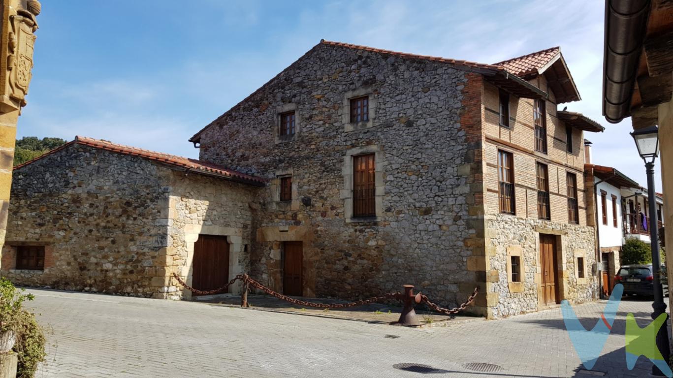 En Solares, a 17 Km del centro de Santander, les ofrecemos que vengan a ver esta casa independiente de piedra completamente diáfana y con mucha luz.Cuenta con tres plantas de unos 130m2 cada una. Además de un anejo de unos 45 m2.Solares dispone de excelentes comunicaciones (tren, autobús, la autovía Santander-Bilbao) que comunican con la capital y las playas, así como  de colegios e institutos, además de todo tipo de tiendas y servicios (ambulatorio, bancos, etc).La propiedad puede ser utilizada para vivienda habitual, de vacaciones, o como un coqueto hotel, hotel-boutique, tienda de antigüedades, restaurante, etc. Su excelente ubicación la hace ideal para cualquiera de estas opciones.¿Quiere que se la enseñemos y comprueba por si mismo las posibilidades?Nuestros agentes estarán encantados de enseñárselo y ayudarle con lo que necesite.   