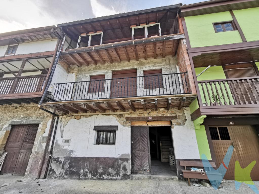 ¡Casa Adosada en Venta en Rasines, Cantabria! 🏡✨¿Buscas una casa con encanto en plena naturaleza? Esta casa adosada en el barrio de Cereceda en Rasines te ofrece un entorno rural rodeado de montañas y una excelente conexión a la autovía. 🌿🏞️Reformas ya realizadas: tejado nuevo, ventanas, balconadas, suelos y escalera interior. Solo faltan los remates finales y la distribución de estancias, ¡perfecta para personalizar a tu gusto! 🎨Si sueñas con un hogar en un entorno tranquilo pero bien conectado, esta es tu oportunidad.Contacta para más detalles.Impuestos, gastos notariales  y registrales no incluidos