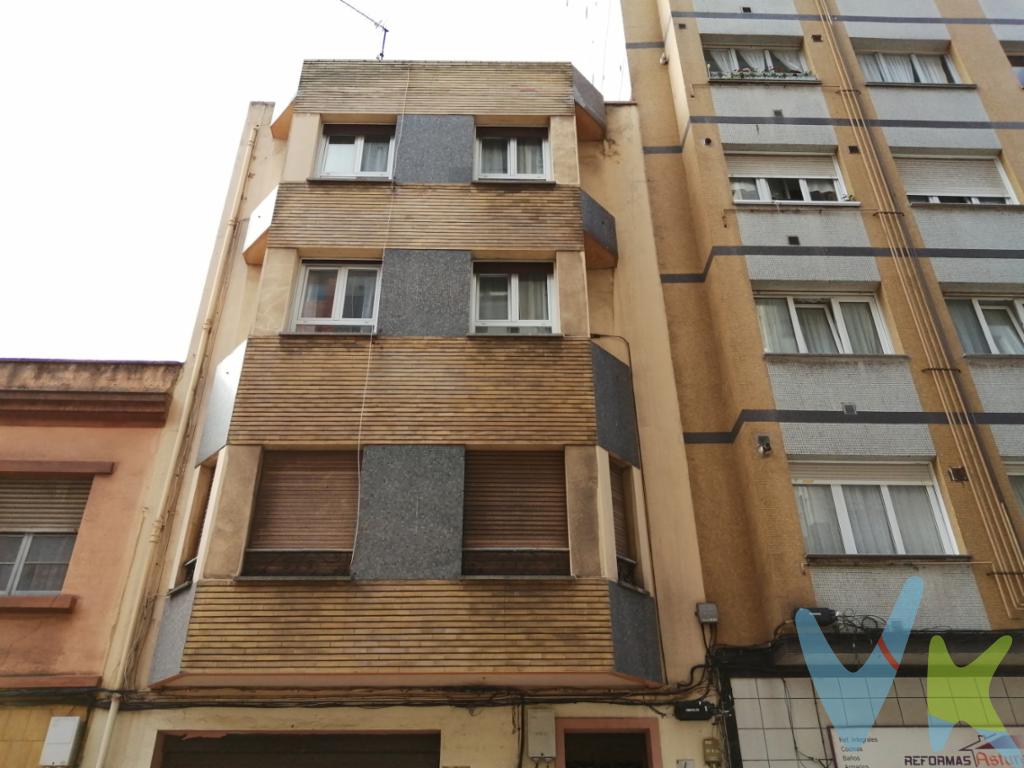Oportunidad única para Inversores. Ponemos a la venta en el encantador barrio de Ceares, se encuentra este encantador piso disponible para la venta. Este inmueble, situado en la tercera planta de un edificio clásico construido en 1968, ofrece una excelente oportunidad para aquellos Inversores que buscan una vivienda ya ALQUILADA generando una rentabilidad. Actualmente la vivienda se encuentra alquilada con un contrato en vigor hasta junio de 2028.Con una superficie útil de 68 metros cuadrados y una construcción total de 76 metros cuadrados, este piso maximiza el espacio disponible para ofrecer una distribución óptima y práctica. La propiedad cuenta con dos amplias habitaciones, ideales para garantizar la comodidad y el descanso de sus ocupantes. Cada espacio ha sido diseñado cuidadosamente para ofrecer la máxima funcionalidad, sin perder el sentido estético.El inmueble se ofrece completamente amueblado. Situado en una ubicación privilegiada, el piso se beneficia del excelente transporte público de Gijón, con varias líneas de autobús ubicadas a escasos metros de distancia, proporcionando facilidad de desplazamiento a cualquier punto de la ciudad. La proximidad a servicios esenciales, como supermercados, centros educativos y áreas de ocio, contribuye a la comodidad del día a día, haciendo de esta ubicación una elección inigualable para todo tipo de familias y profesionales.Ceares, reconocido como un barrio tranquilo y familiar, es conocido por su agradable comunidad y por ofrecer un balance perfecto entre la vida urbana y un entorno relajado. Sus calles acogedoras y sus parques cercanos ofrecen un espacio ideal para pasear y disfrutar del aire libre.Este piso  representa una oportunidad de inversión, por ubicarse en uno de los entornos más atractivos de Gijón, por su precio competitivo y que se encuentra alquilado a través de nuestro servicio de Gestión Integral con pago garantizado. Todo ello lo convierten en una de las mejores ofertas del mercado actual.No pierda la oportunidad de visitar este excepcional piso; estamos seguros de que superará sus expectativas. Organice una visita hoy mismo y descubra por qué este inmueble podría ser su próximo hogar. ¡Esperamos su contacto para ofrecerle una experiencia de compra única y personalizada!Contamos con más de 35 años de experiencia acreditada y nuestro objetivo es garantizarle un servicio de compra humano, ético, de calidad, fácil y seguro. Nuestro equipo lo integran agentes con la titulación AIR (Agente Inmobiliario Registrado), somos CRS (Council of Residential Specialist) y API. (Agente de la Propiedad Inmobiliaria Colegiado nº248). Contamos con un seguro de Caución que nos permite garantizar el depósito de las cantidades entregadas por nuestros clientes.Te ayudamos con la financiación con las mejores condiciones hipotecarias hasta el 100%.Consulte en nuestras reseñas de Google lo que opinan los clientes que ya han trabajado con nosotros.El precio no incluye gastos de notaría, registro e impuesto de transmisiones.