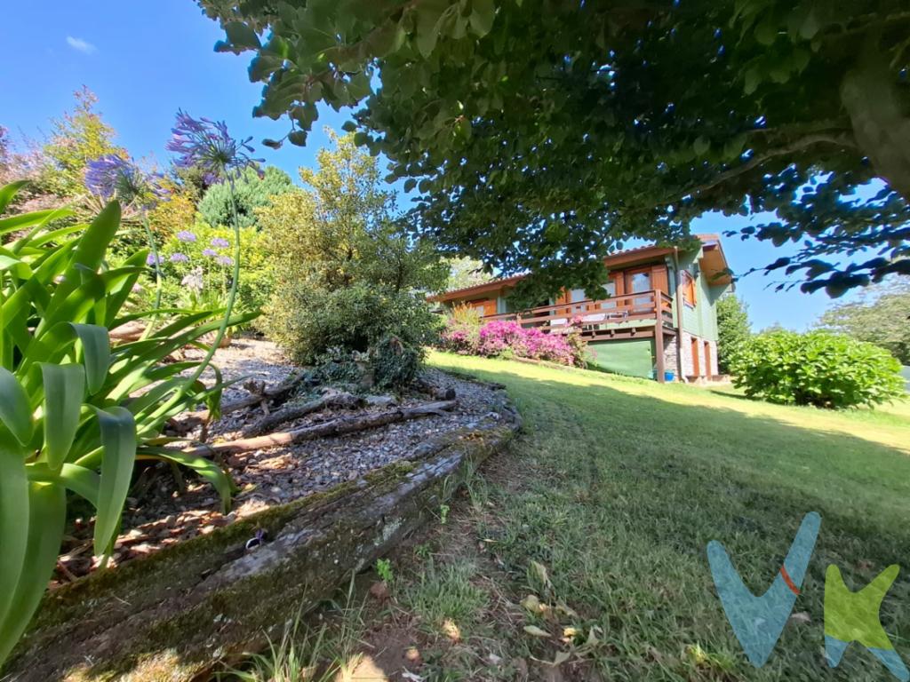 Se presenta una oportunidad única de adquirir una casa independiente en una de las parroquias mas bonitas de la ciudad, Deva, ideal para aquellos que buscan tranquilidad y conexión con la naturaleza. Esta propiedad, disponible para la venta, ofrece un enclave perfecto para quienes desean disfrutar de un entorno apacible sin renunciar a la cercanía a servicios esenciales.Con una superficie en construcción  de 59 metros cuadrados, el diseño de esta vivienda ha sido optimizado para maximizar el confort y la funcionalidad. Los espacios interiores están distribuidos en dos acogedoras habitaciones que ofrecen el espacio perfecto para configurar su nuevo hogar, un cuarto de baño completo y una espacio que combina un amplio  salón-comedor con una practica cocina. También dispone de un amplio porche donde disfrutar de largas sobremesas.Una de las características más destacadas de esta propiedad es su amplia parcela, que añade un valor incalculable al inmueble. La finca se encuentra completamente cerrada, lo que proporciona privacidad y seguridad, creando un oasis personal donde disfrutar de la vida al aire libre. La parcela, además, cuenta con una zona ajardinada, ideal para aquellos con pasión por la jardinería o para quienes deseen disponer de un espacio sereno para relajarse.El jardín, un verdadero refugio natural, ofrece la posibilidad de crear un paraíso personal al aire libre. Es un lugar perfecto para disfrutar de los amaneceres con una taza de café o para organizar cenas al aire libre con amigos y familiares durante las cálidas noches de verano. La privacidad que ofrece la parcela cerrada permite disfrutar de estas actividades con total tranquilidad.En resumen, esta encantadora casa independiente en Deva no solo ofrece un espacio habitable excelente, sino también un estilo de vida único y gratificante. La combinación de comodidad interior, una amplia parcela y una ubicación inmejorable en Deva hacen de esta propiedad una inversión inigualable. Para aquellos interesados en descubrir todas las ventajas que ofrece esta vivienda, se recomienda organizar una visita sin compromiso.Llámenos, les estamos esperando para descubrirla!!!!En el precio del inmueble no se incluyen los gastos de Notaría, Registro e Impuestos asociados a la operación.