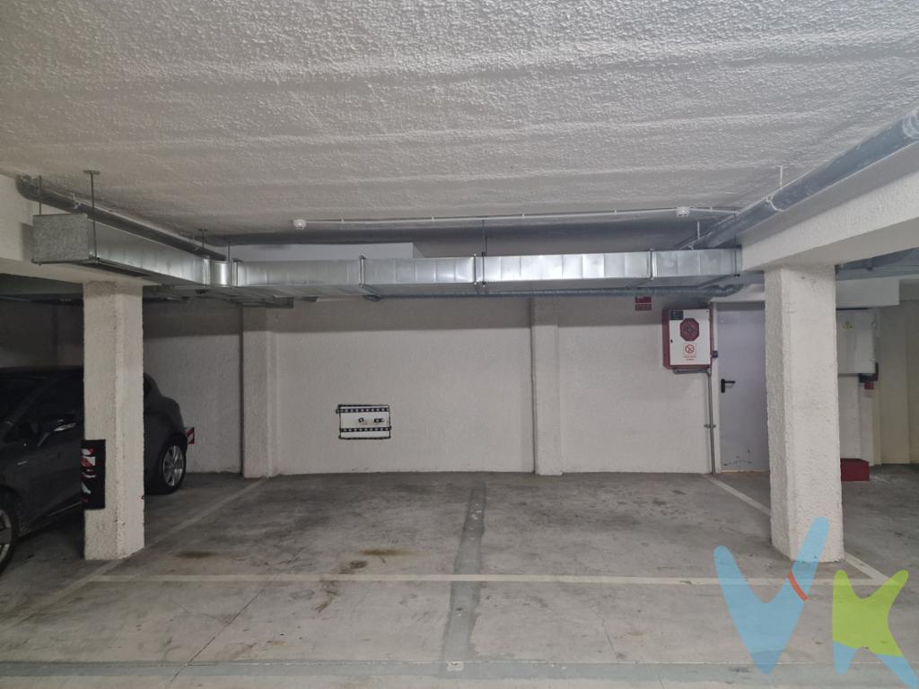 Si estas buscando una plaza de Garaje por la zona Centro- Los Fresnos, esta es tu oportunidad! Amplia plaza de garaje con capacidad para coche grande y una o varias motos. El acceso al garaje se realiza mediante un montacargas de gran capacidad con entrada por la Calle Fernando Morán Lavandera, 8.  Llámanos para mas información o si quieres visitar la plaza. Informamos a nuestros clientes compradores que en el precio de venta no se incluyen los siguientes conceptos: honorarios de la agencia al comprador, ni el impuesto de transmisiones patrimoniales ni otros gastos de la compraventa (registro de la propiedad, notaría, etc)