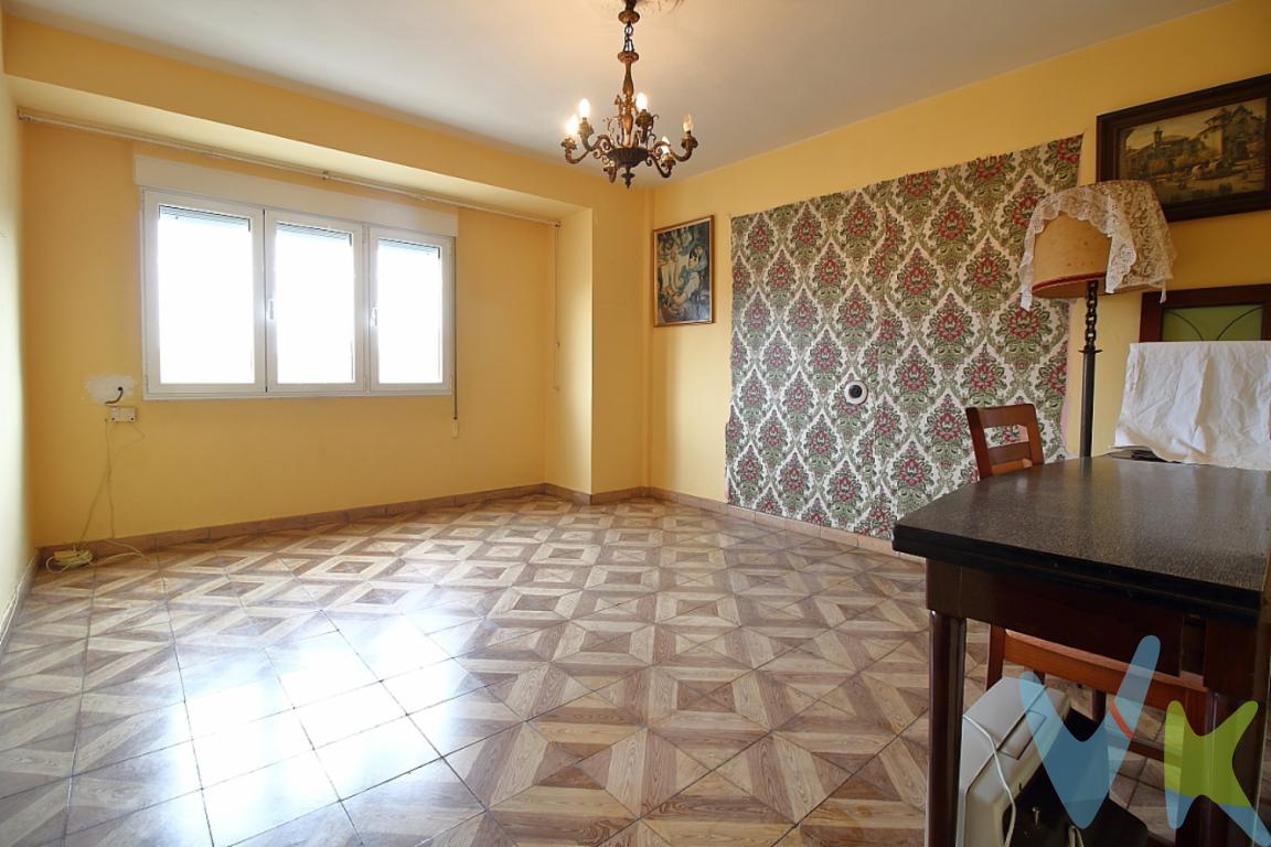 ¡Descubra esta extraordinaria oportunidad de adquirir su próximo hogar en la zona de los Jesuitas en el  barrio de Ceares, Gijón!Ponemos a la venta un precioso piso totalmente exterior para reformar a su gusto. Se distribuye en tres dormitorios,  cocina con zona de tendedero, sala y baño con ventana. Es ideal para reformar a su gusto, aunque las ventanas ya están cambiadas y son de PVC climalit.Esta vivienda, situada en la cuarta planta de un edificio con ascensor construido en 1968. Con una superficie total construida de 78.57 metros cuadrados, el piso cuenta con 63.4 metros útiles Dispone de tres habitaciones, ideales para albergar cómodamente a una familia o para quienes necesiten de un espacio de trabajo personal, permitiendo personalizar los espacios de acuerdo a las necesidades y gustos de sus futuros propietarios.La distribución del piso también incluye un salón con vistas despejadas, La cocina, por su parte, ofrece una disposición práctica y funcional.Situado en la acogedora y bien conectada zona de los Jesuitas en Ceares, sus futuros habitantes disfrutarán del privilegio de tener todo lo que necesitan a su alcance. El piso se encuentra excelentemente comunicado por transporte público, con paradas de bus cercanas que facilitan los desplazamientos hacia cualquier punto de la ciudad.En conclusión, este piso representa una oportunidad inmejorable de inversión y calidad de vida en uno de los lugares más buscados de Gijón. No deje pasar la oportunidad de adquirir un hogar que ofrece una excelente relación calidad-precio.Le invitamos a concertar una visita para apreciar de primera mano todo lo que este magnífico inmueble tiene para ofrecer. No dude en ponerse en contacto para obtener más información y asegurar su cita. Esta es su ocasión de vivir en el hogar de sus sueños en el encantador barrio de Ceares.Contamos con más de 35 años de experiencia acreditada y nuestro objetivo es garantizarle un servicio de compra humano, ético, de calidad, fácil y seguro. Nuestro equipo lo integran agentes con la titulación AIR (Agente Inmobiliario Registrado), somos CRS (Council of Residential Specialist) y API. (Agente de la Propiedad Inmobiliaria Colegiado nº248). Contamos con un seguro de Caución que nos permite garantizar el depósito de las cantidades entregadas por nuestros clientes.Te ayudamos con la financiación con las mejores condiciones hipotecarias hasta el 100%.Consulte en nuestras reseñas de Google lo que opinan los clientes que ya han trabajado con nosotros.El precio no incluye gastos de notaría, registro e impuesto de transmisiones.