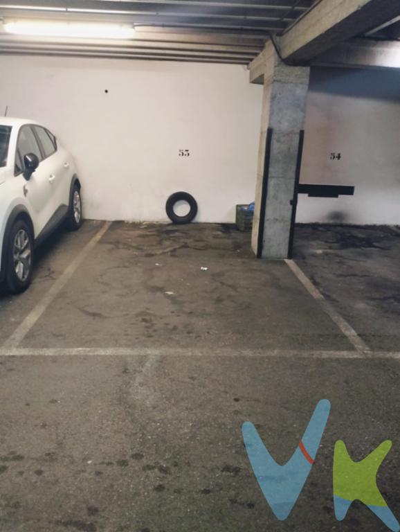 Ponemos a la venta esta plaza de garaje en el edificio de Calderon de la Barca 4, con acceso directo desde ascensor a pie de calle. La plaza mide 4.55x2.45, y está en el sótano -3. Muy comodo acceso y buena plaza con facilidad para maniobrar. Llámanos y ven a probarla, seguro que te encaja.Se informa a los interesados que el precio de venta indicado no comprende los honorarios al comprador de la agencia inmobiliaria, el Impuesto de Transmisiones Patrimoniales (ITP) ni los gastos asociados a la compraventa (notaría, registro de la propiedad y otros.
