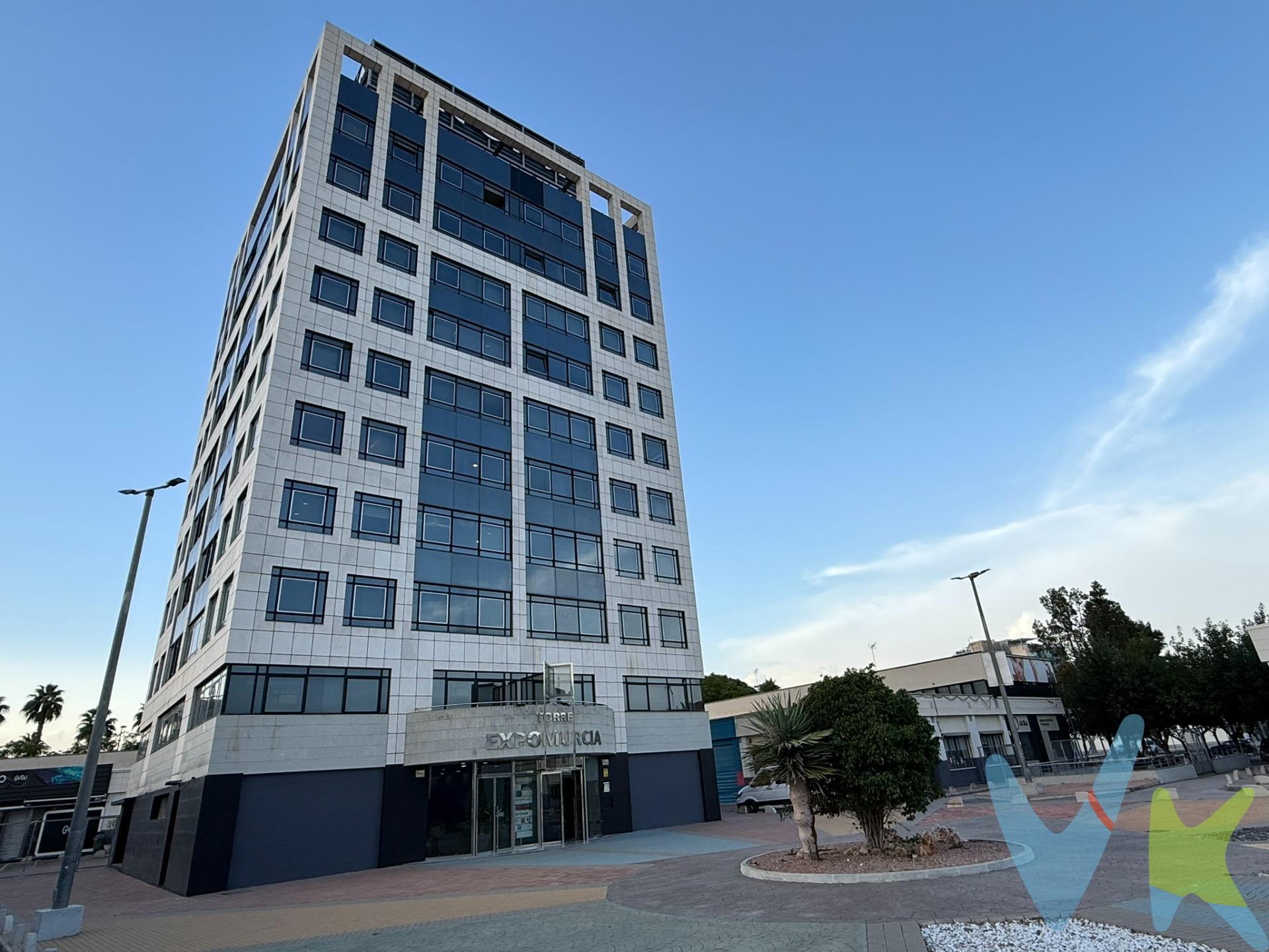 OFICINA EN SEGUNDA PLANTA EN TORRE EXPOMURCIA, MURCIA. Descubre esta excelente oficina en el prestigioso edificio Torre Expomurcia, un referente empresarial en la zona norte de Murcia. Situada en la segunda planta y ubicada en Avenida Miguel de Cervantes, 45 (El Ranero), esta propiedad ofrece una oportunidad única para empresas que buscan visibilidad, comodidad y un entorno profesional consolidado. El edificio se encuentra junto al Centro Comercial Carrefour Zaraiche, con acceso inmediato a la A-30 y a pocos minutos del centro histórico de Murcia. CARACTERÍSTICAS DE LA OFICINA – ¡No olvides consultar las fotos y la realidad virtual!. Superficie construida: 105 m² según catastro, distribuidos en tres despachos exteriores con amplias cristaleras que aportan luz natural y vistas despejadas, más un despacho interior ideal como almacén o área administrativa. Orientación sureste: Garantiza luminosidad durante gran parte del día, creando un ambiente agradable y productivo. Estado y equipamiento: Oficina bien conservada, con suelo técnico de granito, instalación eléctrica empotrada y máquinas de aire acondicionado en funcionamiento. Baño privado: Incluye aseo completo dentro de la oficina, aportando comodidad para el equipo. Edificio con servicios premium: Conserje en horario laboral, control de acceso y zonas comunes representativas. Opciones adicionales: Posibilidad de adquirir hasta 3 plazas de garaje en el sótano del edificio, con acceso directo desde la entrada principal. . ENTORNO: EL RANERO – ZONA ESTRATÉGICA PARA NEGOCIOS. Ubicación privilegiada: Rodeada de comercios, restaurantes y servicios, en una zona con alta actividad empresarial. Conectividad excelente: Acceso rápido a la autovía A-30, a la estación de autobuses y al centro de Murcia. Entorno profesional consolidado: Edificio ocupado por empresas de diferentes sectores, lo que favorece networking y sinergias. . OPORTUNIDAD FISCAL PARA JÓVENES PROFESIONALES. Si tienes 40 años o menos y estás desarrollando tu actividad profesional, ahora es el momento perfecto para dejar de pagar alquiler y invertir en tu propia oficina. Gracias a la nueva normativa en la Región de Murcia, podrás beneficiarte de un tipo reducido del 5% en el Impuesto de Transmisiones Patrimoniales (ITP) al comprar esta oficina, siempre que la destines a tu actividad profesional o empresarial. Esto supone un ahorro significativo frente al tipo general del 7,75%, facilitando la adquisición de espacios propios para quienes ya están posicionados en su sector y buscan dar el salto definitivo. Invertir en propiedad no solo te permite construir patrimonio, sino también reducir costes a medio plazo, evitando el gasto recurrente del alquiler y aprovechando una ventaja fiscal que podría no repetirse. ¿Eres menor de 40 años y tienes tu proyecto en marcha? Esta oficina en Torre Expomurcia puede ser tu mejor decisión estratégica. VALOR COMO INVERSIÓN. Esta oficina representa una oportunidad estratégica para empresas que buscan imagen corporativa, ubicación premium y espacios funcionales. Ideal para despachos profesionales, consultorías, empresas tecnológicas o cualquier actividad que requiera un entorno representativo y bien comunicado. La posibilidad de añadir plazas de garaje incrementa su atractivo para equipos que se desplazan en vehículo propio. NOTA. Los gastos de compra no están incluidos en el precio de venta. Comercializamos este inmueble en multiexclusiva. Se ruega no molestar a la propiedad y/o vecinos. La oferta puede cambiar sin previo aviso. Este anuncio es informativo y no contractual. Para condiciones distintas a las expuestas, consúltenos posibilidades.