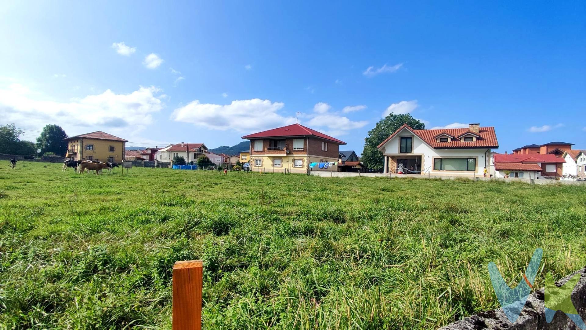 ¡Oportunidad única en Santa María de Cayón! Este terreno totalmente llano de 1002 m² es perfecto para quienes buscan un lugar tranquilo y bien comunicado para construir su hogar ideal. . Situado cerca de Sarón y con todos los servicios a mano, este espacio ofrece la posibilidad de edificar una o dos viviendas, adaptándose a tus necesidades y sueños. . Imagina diseñar una bonita casa en un entorno natural y apacible, sin renunciar a la comodidad de tener todo lo necesario a pocos minutos. ¡No dejes pasar esta ocasión!. Los impuestos, gastos de notaria y registro, no están incluidos en el precio. 