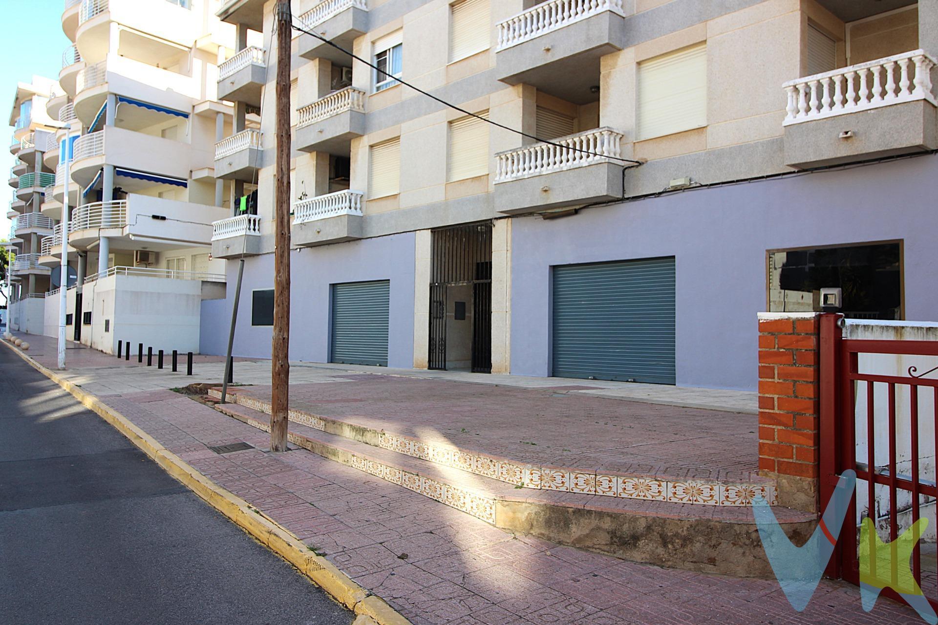 Local comercial de 143 m2, con terraza comunitaria de uso exclusivo, en una ubicación céntrica, muy cerca de la playa De La Concha. Este magnifico local es una excelente oportunidad para emprendedores y empresarios que buscan un espacio único y bien ubicado para desarrollar su negocio. La terraza comunitaria es un valor añadido que puede aumentar la visibilidad y atractivo del local. No te pierdas esta oportunidad de negocio!!!!!. No apto para vivienda debido a normativa vigente.  Los metros útiles son aproximados.  .  Este inmueble es en exclusiva, con lo que le facilitamos cualquier información sobre la vivienda. Por este motivo, solicitamos no molesten al propietario, ocupantes de la propiedad, vecinos o conserje de la comunidad.  .  El precio indicado puede sufrir variaciones. En todos los casos los precios expuestos son más impuestos y gastos derivados de la transmisión del inmueble.  .  Muchas gracias por su comprensión.,. 
