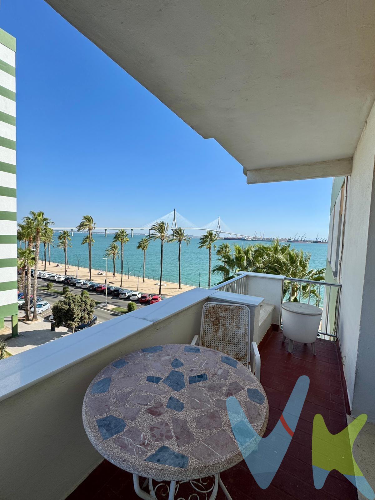 Les presentamos este bonito inmueble de 108m2 de superficie que ofrece la oportunidad única de vivir en una de las zonas más atractivas de Cádiz. Su distribución inteligente, con cuatro habitaciones dobles, lo convierte en el hogar perfecto para familias o aquellos que buscan espacio adicional. La orientación de la vivienda garantiza una excelente luminosidad durante todo el día, creando un ambiente cálido y acogedor. Además, desde su terraza, podrás disfrutar de las vistas al mar y al puente de La Pepa, un auténtico lujo al alcance de pocos. . La finca, que se encuentra en perfecto estado y cuenta con acceso para personas con movilidad reducida, ofrece un habitáculo comunitario videovigilado para almacenamiento adicional, bicicletas y otros enseres. . La ubicación es inmejorable, con fácil acceso a todos los servicios que necesitas y unas vistas privilegiadas al mar. ¡No dejes pasar esta oportunidad de vivir en un piso de ensueño en Cádiz!. De acuerdo con lo prevenido en el Decreto 218/2005, de 11 de octubre, se informa al cliente que los Gastos Notariales, Registrales, impuesto de transmisiones (ITP), Honorarios de intermediación, Gastos financieros, y otros gastos inherentes a la compraventa no están incluidos en el precio.