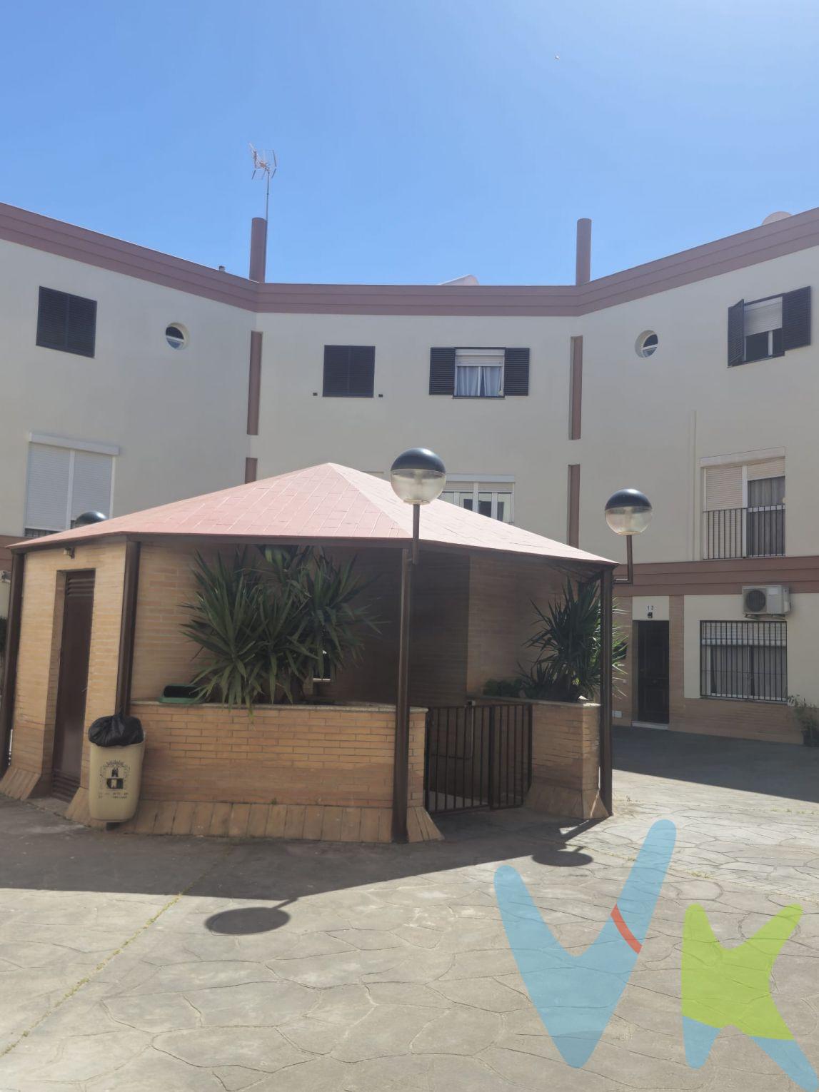 PRECIO DE VENTA: [13.000 + GASTOS] €. Plaza garaje en una muy buena zona, de fácil acceso y aparcamiento. En cumplimiento de las obligaciones de información previstas en la Ley 10/2025, de 28 de diciembre, de servicios de atención a la clientela y transparencia, así como en la normativa sectorial vigente, se hace constar que el precio indicado no incluye los gastos e impuestos inherentes a la adquisición, los cuales se desglosan a continuación:. •Impuesto sobre Transmisiones Patrimoniales (ITP): Se aplicará el tipo impositivo vigente en la Comunidad Autónoma de Andalucía, generalmente el 7% (910€), sin perjuicio de tipos reducidos del 3,5%, 1,2% o 1% aplicables según las circunstancias personales del comprador o las características del inmueble). El impuesto se devenga sobre el Valor de Referencia de Catastro o el precio de venta, aquel que resulte superior. •Gastos de Notaría: Los honorarios notariales se calcularán conforme al arancel oficial regulado en el Anexo I, del Real Decreto 1426/1989, de 17 de noviembre, por el que se aprueba el arancel Notarial. •Gastos de Registro: La inscripción en el Registro de la Propiedad se facturará según el arancel oficial establecido en el ANEXO I, del Real Decreto 1427/1989, de 17 de noviembre, por el que se aprueba el arancel Notarial. •Gastos de Gestión (Gestoría): Los honorarios por la tramitación administrativa, liquidación de impuestos e inscripción registral ascienden aproximadamente a 545 € (IVA incluido). •Honorarios Agencia del Vendedor: incluidos en el PVP. •Honorarios Agencia del comprador: La agencia prestará los servicios de información, asesoramiento y acompañamiento previstos en el Encargo de Servicios y en el D.I.A. Si solicita servicios adicionales o personalizados, sus honorarios serán informados previamente, de forma individualizada y por escrito, conforme a la libertad de pactos y a la normativa vigente. NO VINCULADOS AL PRECIO DE COMPRA. Para una información exhaustiva sobre el funcionamiento, tipos impositivos y bonificaciones del ITP en Andalucía, puede consultar el portal oficial de la Agencia Tributaria de la Junta de Andalucía en el siguiente enlace:. Documento D. I. A. a disposición del consumidor según Decreto 218/2005 Junta de Andalucía.