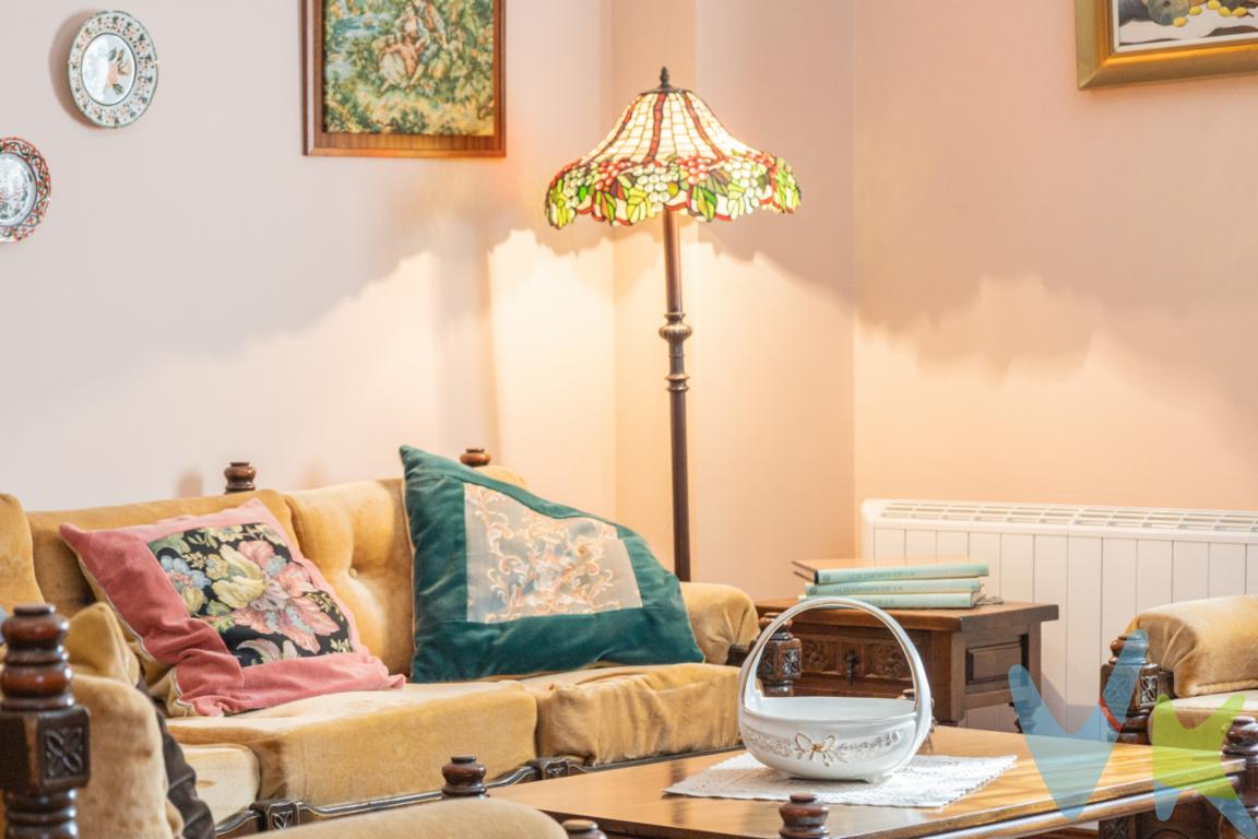 Se presenta una magnífica oportunidad para adquirir una espléndida casa situada en la maravillosa y tranquila localidad de Hontecillas. Esta propiedad, que combina comodidad y amplitud, se ofrece en condición de venta y promete convertirse en el hogar ideal para toda la familia. Construida en el año 2003, la casa se caracteriza por su sólida estructura y un diseño moderno que no ha perdido vigencia.Con 307,23 metros cuadrados útiles y un total de 384 metros cuadrados construidos, esta propiedad asegura un generoso espacio habitable. La vivienda dispone de tres acogedoras habitaciones dobles que garantizan el espacio necesario para el confort de toda la familia, la cocina nueva a estrenar de 23 m2 hará que el chef de la casa haga volar su imaginación culinaria, el gran salón comedor de 33,75 m2 acogerá esas maravillosas reuniones familiares. Y es que cada rincón de la casa se ha diseñado cuidando cada detalle para satisfacer las necesidades del día a día.Los exteriores de la propiedad no se quedan atrás. Se asienta sobre una amplia parcela que brinda un gran potencial de disfrute al aire libre. Esta parcela, además de ser un espacio perfecto para el ocio, permite disponer de tu propia huerta y árboles frutales ya que el terreno está completamente cerrado, garantizando la privacidad y seguridad de sus habitantes. Además, en la parcela encontrarás una gran cocina office de 30m2 suplementaria, donde podrás disfrutar de esas estupendas barbacoas en familia tanto en invierno como en verano.El inmueble incluye un espacioso garaje de 90,56 m2, donde los vehículos encontrarán su espacio ideal, asegurando su protección y facilitando el acceso en todo momento, un añadido esencial para la comodidad diaria, dicho espacio podrás incluso emplearlo como salón de baile o celebraciones ya que al lado dispone de otro salón cocina de 58 m2 con su propio aseo. La vivienda se encuentra conectada correctamente al sistema de alcantarillado eficiente. La población dispone de parada de autobús, muy próxima a la vivienda, lo que refuerza la comodidad y conectividad de la zona con otras poblaciones.Totalmente amueblada y equipada con electrodomésticos, esta casa está lista para entrar a vivir. La distribución del mobiliario ha sido cuidadosamente planificada para aprovechar al máximo el espacio disponible, creando un ambiente acogedor y funcional. Además, cuenta con una zona ajardinada que se convierte en el lugar perfecto para disfrutar del aire libre y la naturaleza sin salir de casa.Su cercanía a servicios básicos y transporte público agrega valor a esta propiedad, facilitando el día a día de sus residentes. La conectividad y accesibilidad son inmejorables, permitiendo un fácil acceso a los principales puntos de interés de la zona.Adquirir esta casa en Hontecillas no solo representa una inversión segura, sino también la promesa de un estilo de vida sereno y confortable. Es el momento de visitar esta propiedad única que combina una excelente ubicación, amplios espacios y versatilidad para adaptarse a sus necesidades.El inmueble está preparado para recibir a sus nuevos propietarios, ofreciéndoles la posibilidad de disfrutar de un hogar completo desde el primer día. No deje pasar esta oportunidad irrepetible de conocer y enamorarse de una casa que lo tiene todo. Visite la propiedad para descubrir de primera mano todas sus virtudes y deje que su encanto lo conquiste.OBSERVACIONES:* En nuestra agencia contamos con el distintivo de Agencia Registrada en el Registro de Agentes Inmobiliarios de la Comunidad Valenciana y cumplimos con todos los requisitos que debe tener un profesional del sector inmobiliario.* Por mandato expreso del propietario, COMERCIALIZAMOS ESTE INMUEBLE EN EXCLUSIVA, lo que le garantiza el acceso a toda la información, a un servicio de calidad, un trato fácil, sencillo y sin interferencias de terceros. Por este motivo, se ruega NO MOLESTAR AL PROPIETARIO, a los ocupantes de la propiedad o a los vecinos. Si usted es agente inmobiliario y tiene un cliente para este inmueble, llámenos estaremos encantados de colaborar. Muchas gracias por su comprensión.* La oferta está sujeta a cambios de precio o retirada del mercado sin previo aviso. Este anuncio en su conjunto, incluyendo textos, fotos, imágenes o cualquier otro contenido de este, no es vinculante dado que la información es ofrecida por terceros y puede contener errores. Se muestra a título informativo y no contractual.* El precio anunciado NO INCLUYE los impuestos, ni los gastos de la compraventa. A tal efecto, se informa que al referido precio habrá que añadirle los gastos propios de la transmisión inmobiliaria, entre los que cabe enumerar los siguientes: honorarios notariales, impuesto al que se encuentre sujeta la transmisión (Impuesto sobre el Valor Añadido o Impuesto sobre Transmisiones Patrimoniales y Actos Jurídicos Documentados, según el caso), gastos de inscripción en el Registro de la Propiedad, honorarios de gestoría, tasación, seguros y honorarios de intermediación de la agencia inmobiliaria.* Esta propiedad se pone a la venta con toda la documentación comprobada y en regla, por lo que ofrecemos GARANTÍAS a los compradores.*¿Qué te ofrecemos en nuestra agencia? - Agilizamos y hacemos más cómodo el proceso. - ¡Nos ocupamos de todo! Cero preocupaciones. - Recibe apoyo legal y fiscal durante todo el proceso. - Experto inmobiliario 100% a tu lado. - Asistencia post venta ¡Seguimos a tu lado! Si deseas saber más, no dudes en ponerte en contacto con nosotros. 