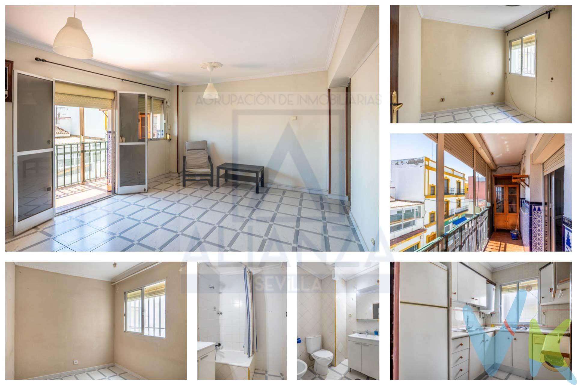 Luminoso piso de 2 dormitorios con terraza en pleno centro de Camas. Descubre esta magnífica oportunidad de vivir en el corazón de Camas, en un acogedor y luminoso piso listo para entrar a vivir. La vivienda se sitúa en una segunda planta sin ascensor y destaca por su excelente orientación este, lo que garantiza abundante luz natural durante gran parte del día. Originalmente de 3 dormitorios, actualmente dispone de 2 habitaciones tras una reforma que priorizó un salón más espacioso y confortable. Cuenta con una superficie construida de 71 m², distribuidos de forma práctica. La cocina está amueblada y equipada, tiene ya varios años pero es funcional, y desde el salón se accede a una agradable terraza ideal para disfrutar del aire libre. En cuanto a su ubicación, es inmejorable: justo frente al portal encontrarás un supermercado, y a tan solo 50 metros se ubica el centro de salud, además de todos los servicios necesarios a pocos minutos. Una vivienda perfecta tanto para vivir como para invertir, en una zona céntrica y bien comunicada, a un precio muy competitivo. ¡No dejes pasar esta oportunidad!. En cumplimiento de las obligaciones de información previstas Disp. final 3ª de la Ley 10/2025, de 28 de diciembre, de servicios de atención a la clientela y transparencia, así como en la normativa sectorial vigente, y RD 218/2005 de Inf. de la Junta de Andalucía, el precio indicado no incluye los gastos e impuestos inherentes a la adquisición, los cuales se desglosan estimados o con posibilidad de calcularlos a continuación; los gastos más ajustados serán dados en el D.I.A. en la visita a inmuebles, o antes. *Gastos de Notaría: La Minuta se calculará según al arancel notarial oficial: Anexo I, del Real Decreto 1426/1989, de 17 de noviembre. Enlace: notariared.com/calculadora-gastos-compra-vivienda/. *Gastos de Registro de la Propiedad: La inscripción se facturará según el arancel oficial: ANEXO I, del Real Decreto 1427/1989, de 17 de noviembre. Igual enlace anterior. *Gastos de Gestión (Gestoría): Los honorarios por la tramitación administrativa, liquidación de impuestos e inscripción registral ascienden de forma estimativa a [363 € aprox.] (IVA incluido), aunque depende de cada caso, y su dificultad. *Honorarios Agencia del Vendedor: incluidos en el PVP. *Honorarios Agencia del comprador: La agencia prestará los servicios de información, asesoramiento y acompañamiento previstos en el Encargo de Servicios y en el D.I.A. Si solicita servicios adicionales o personalizados, sus honorarios serán informados previamente, de forma individualizada y por escrito, conforme a la libertad de pactos y a la normativa vigente. *Si necesita Financiación, su banco le informará. *Impuesto sobre Transmisiones Patrimoniales (ITP): Se aplicará el tipo impositivo vigente en Andalucía (generalmente el 7%, sin perjuicio de tipos reducidos del 6%. 3,5%, etc, aplicables según las circunstancias personales del comprador o las características del inmueble). El impuesto se devenga sobre el superior entre: 1.- Valor de Referencia de Catastro; y 2.- Precio de venta. Puede calcular su situación personal en el portal oficial de la A.T. de Andalucía. enlace: juntadeandalucia.es/organismos/economiahaciendayfondoseuropeos/areas/tributos-juego/tributos/paginas/impuestos-cedidos-transmisiones.html