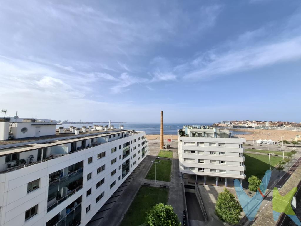 Os traemos una vivienda exclusiva en la Playa de Poniente, con unas vistas espectaculares, con muchísima luz y en un entorno increíble. Nos gusta poder salir directamente a la playa, dar un paseo por Fomento hasta el Puerto Deportivo, sentarte a tomar algo en cualquiera de las numerosas terrazas de la zona.......La vivienda situada en la sexta y última planta, cuenta con una superficie útil de 59.51 metros cuadrados y una construcción total de 74.41 metros cuadrados. LA vivienda dispone de 2 dormitorios, salón, cocina independiente, 2 baños, uno de ellos en suite y una pequeña terraza en la que sentarse a leer o desayunar viendo el mar. Sabemos que es complicado aparcar en la zona y por eso valoramos la estupenda plaza de garaje que se incluye en el precio y también un estupendo trastero.El edificio en el que se encuentra es moderno, con muy buenas calidades, accesible, tanto para la vivienda, como para la plaza de garaje.En cuanto a las conexiones de transporte, la zona está muy bien comunicada mediante líneas de autobús cercanas, tren, autopista... lo que permite un fácil desplazamiento a los diferentes puntos de la ciudad. Esto hace que sea una opción ideal tanto para quienes trabajan en áreas cercanas como para aquellos que deseen disfrutar del vibrante ambiente urbano de la región.El entorno que rodea a la vivienda es tranquilo y está dotado de múltiples servicios, como comercios, restaurantes, centros educativos y zonas verdes y de paseo que enriquecen la calidad de vida de sus residentes. Estamos seguros que os gustará!!!. Lo vemos?Según la Ley 10/2025, de 28 de diciembre, se informa que los gastos e impuestos que conlleva la adquisición no están incluidos en el precio indicado:El vendedor asume la plusvalía y el resto de gastos son del comprador.Segundas transmisiones, el comprador abona el Impuesto sobre Transmisiones Patrimoniales (ITP). Puede consultar toda la información en el siguiente enlace: https://sede.tributasenasturias.es/sites/sede/default/es_ES/Que-quieres-hacer/Transmisiones-Patrimoniales-y-AJD. La base imponible que se toma para el cálculo será el mayor valor entre precio de compraventa, tasación o valor de referencia catastral.El comprador escoge la notaría. Los gastos de Notaría están regulados en el Anexo I, del Real Decreto 1426/1989, de 17 de noviembre, por el que se aprueba el arancel Notarial y los gastos de Registro según el arancel oficial establecido en el Anexo I, del Real Decreto 1427/1989, de 17 de noviembre, los aranceles varían en función del precio, número de copias y complejidad. Los gastos de Gestoría por la tramitación administrativa de la compraventa, presentación, liquidación de impuestos y la inscripción en el Registro de la Propiedad, serán de la parte compradora, en caso de que decida encargar dichos trámites a un profesional, su importe varía en función del profesional o entidad designada para su realización. Si el comprador necesita préstamo hipotecario, la tasación, condiciones y costes bancarios según entidad elegida por el comprador; así como los gastos de gestoría y cualesquiera otros inherentes a la formalización de la compraventa serán de su cuenta, salvo pacto expreso en contrario con el vendedor..Honorarios de intermediación inmobiliaria a cargo del vendedor.Conforme a la normativa vigente, el consumidor tiene derecho a disponer de información, documentación y condiciones de la compraventa relativa al inmueble, en la sede física de Los Arcos 98, SL en Avenida de la Costa, nº 53  bajo en Gijón, o a través de nuestro correo electrónico, inmobiliaria@grupolosarcos.es. La agencia actúa exclusivamente como intermediaria en la operación, las condiciones de la compraventa están sujetas a la aceptación expresa del vendedor y a la posterior formalización del correspondiente contrato. El presente anuncio es meramente informativo y la información facilitada corresponde a la disponible en la fecha de publicación, pudiendo variar en función de circunstancias legales, contractuales o fiscales.