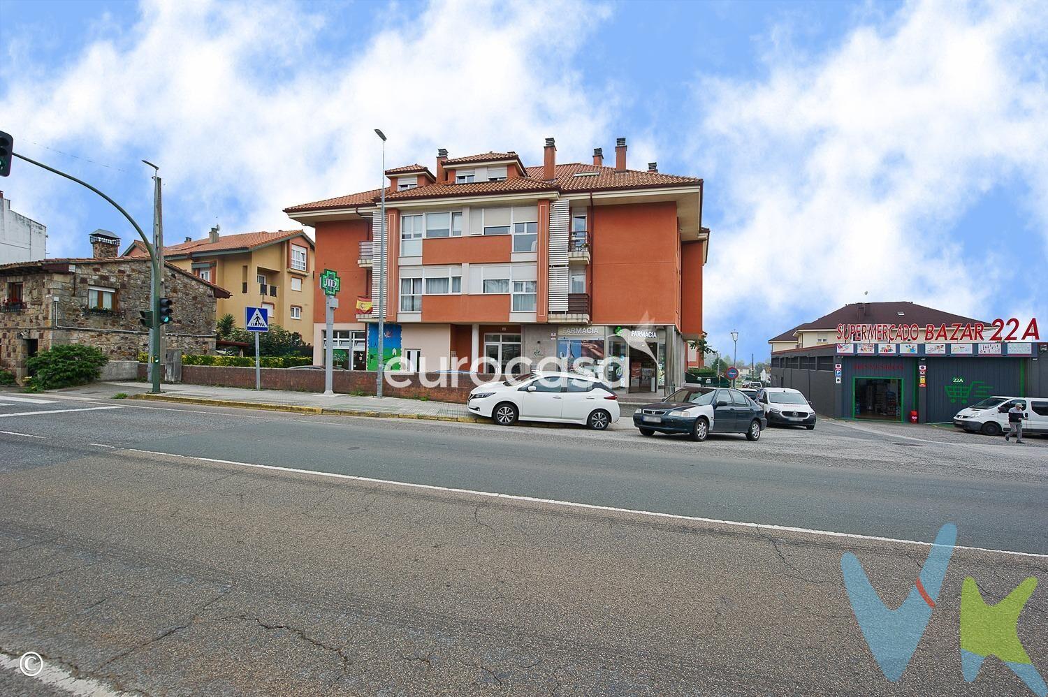 TU NUEVO HOGAR EN PARBAYÓN. Imagina estrenar casa en un lugar que lo tiene todo: la tranquilidad de un barrio acogedor y la comodidad de estar a tan solo 14 km de Santander. Bienvenido a tu nuevo hogar en el corazón de Parbayón, donde cada detalle está pensado para que vivas con confort, luz y alegría. Desde que entras por la puerta, la luz natural se convierte en la gran protagonista. El amplio salón, con su enorme ventanal orientado al sur, se llena de sol durante todo el día, creando un ambiente cálido y perfecto para disfrutar tanto de momentos de relax como de reuniones con amigos o familiares. La cocina, moderna y luminosa, tiene acceso a una terraza que te regalará esos ratitos especiales de desayuno al aire libre o cenas tranquilas en verano. Sus azulejos blancos reflejan cada rayo, multiplicando la sensación de amplitud y frescura. Las dos habitaciones son acogedoras y muy luminosas. Perfectas para que cada miembro de la familia encuentre su rincón personal, o bien para que conviertas una de ellas en despacho, gimnasio en casa o cuarto de invitados. El baño, amplio y bien distribuido, completa este hogar con la funcionalidad que buscas en tu día a día. Pero esta vivienda no es solo bonita, también es práctica y cómoda. Con materiales de gran calidad, calefacción de gas natural, radiadores a estrenar, ascensor y un portal sin barreras arquitectónicas, cada detalle está pensado para facilitarte la vida. Además, contarás con tu propia plaza de garaje, un plus de comodidad que agradecerás desde el primer día. Todo ello en un edificio moderno de ladrillo caravista, que aporta ese aire elegante y actual que tanto gusta. Vivir aquí significa disfrutar de un entorno tranquilo, seguro y bien comunicado. Parbayón ofrece escuelas, centro de salud, pequeños comercios de confianza y todo lo que puedas necesitar en tu día a día. Y cuando quieras escaparte a Santander, estarás a menos de 15 minutos en coche. Una ubicación perfecta para quienes buscan paz sin renunciar a la cercanía de la ciudad. Estrenar casa siempre es un momento único, lleno de ilusión y de planes de futuro. Este piso no es solo un espacio donde vivir, es un lugar que te invita a crear recuerdos, a soñar y a sentirte en casa desde el primer instante. Porque tu nueva vida empieza aquí, en Parbayón. 