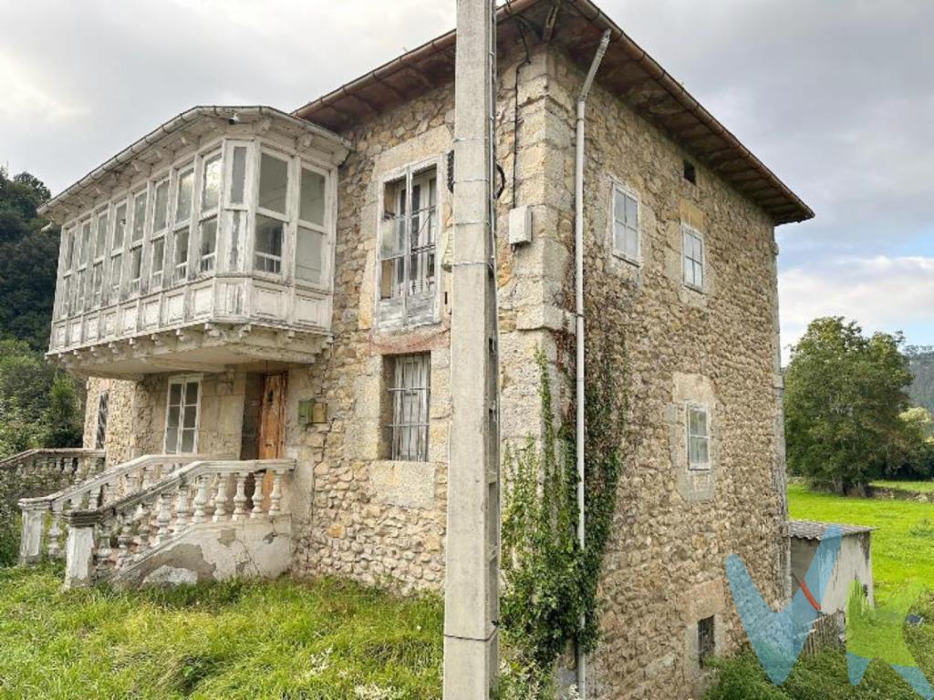 Se vende casona tradicional cántabra situada en Corvera de Toranzo, ideal para reformar y personalizarla a tu gusto. Con una superficie de 346 m² + 60 m² de anexo.Esta propiedad ofrece amplios espacios y múltiples posibilidades para vivienda familiar.La casona conserva elementos originales de su arquitectura, como vigas de madera, muros de piedra y una distribución típica de la zona. A pesar de que la estructura está en condiciones aceptables, la casa requiere una rehabilitación integral, que a la vez  te servirá para  hacer el reparto que mejor se adapte a tus necesidades.Además, en su parcela, de más de cinco mil metros podrás disfrutar de buenos momentos de ocio, cultivar tus propios vegetales, etc.Ven a visitar esta propiedad y verás todo su potencial.