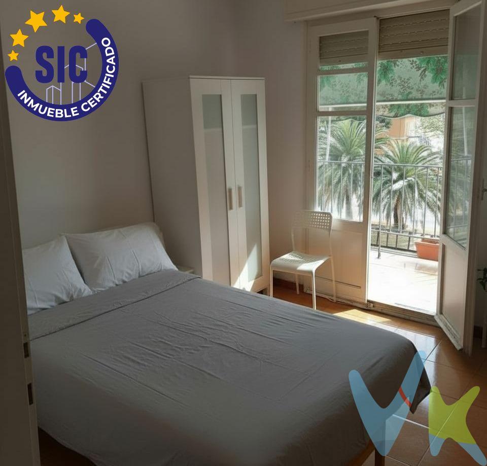 ¿Buscas una vivienda luminosa, bien conectada y con alta rentabilidad? Esta propiedad en. el barrio de Nou Moles lo tiene todo: ubicación, potencial de reforma y retorno asegurado. Características principales:. ●Superficie distribuida en 4 dormitorios, 2 baños reformados, cocina actualizada. con despensa y una zona común ideal para compartir. ● Balcón con orientación sur, lo que garantiza una excelente luminosidad natural. durante todo el día. ● Edificio del año 1962 con ascensor y zaguán reformado a cota 0 (sin barreras. arquitectónicas). 💡 La vivienda se encuentra actualmente alquilada por habitaciones, generando una. rentabilidad neta cercana al 6%, con posibilidad de rescisión anticipada de contrato. acordada con los inquilinos en caso de venta. Una excelente opción tanto para inversores como para quienes deseen reformar y. personalizar su nuevo hogar. Conexiones ideales:. Ubicación inmejorable, con metro en la puerta, rápido acceso al centro de Valencia,. aeropuerto, y todos los servicios esenciales al alcance. Estado del inmueble:. La vivienda es de origen salvo cocina y baños reformados hace 5 años, lo que permite. entrar a vivir o seguir rentabilizando desde el primer día, y también proyectar una reforma. personalizada en el futuro. ️ Ideal para:. ● Inversores que buscan alta rentabilidad. ● Familias que deseen reformar a su gusto. ● Compradores que valoran una ubicación conectada y con servicios. ¿Te interesa conocer más?. Contáctame para agendar una visita o recibir información detallada. ¡Una oportunidad así en Avda. del Cid no dura mucho en el mercado!