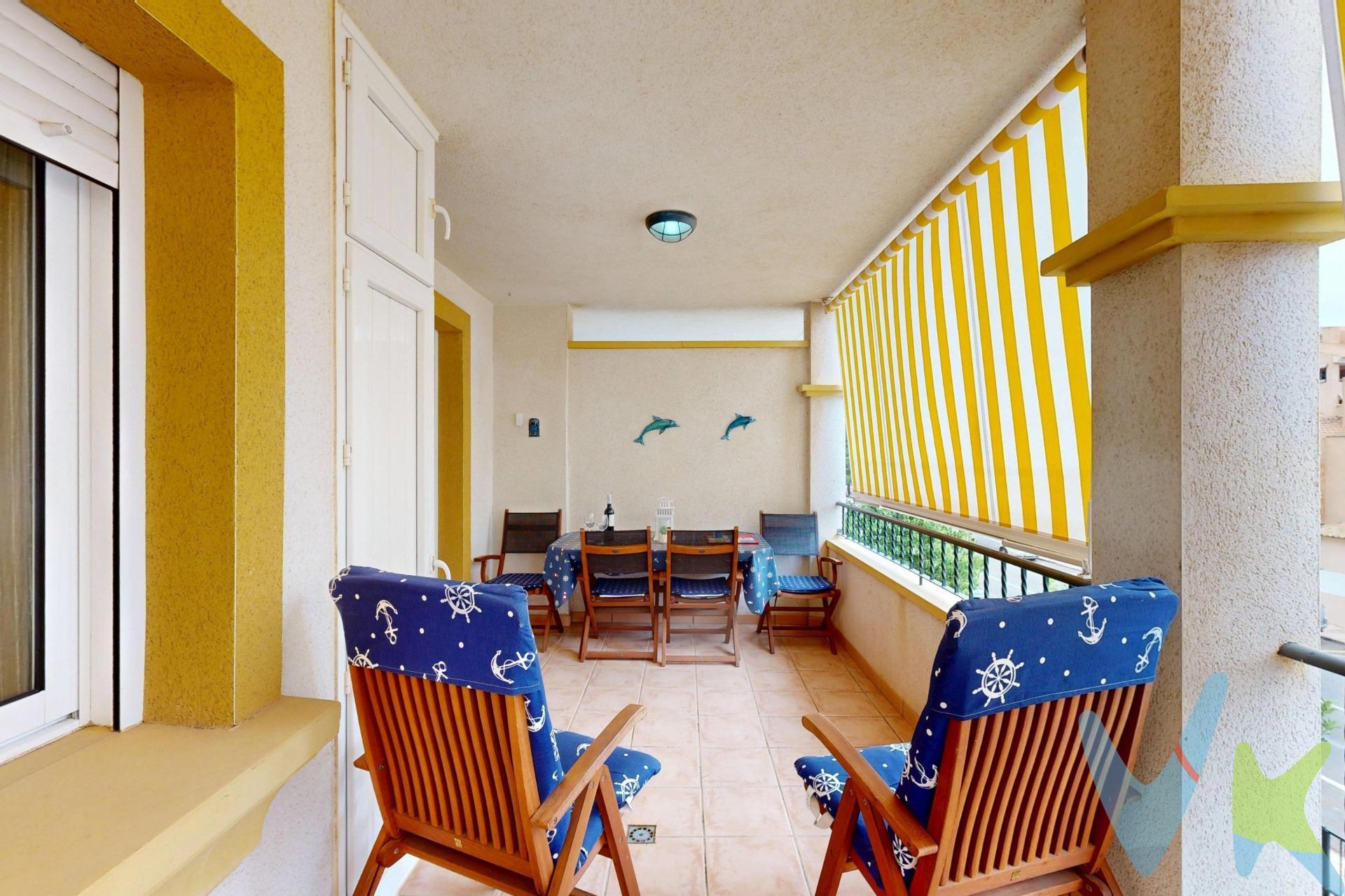 DESCUBRE este precioso apartamento en RIVERA BEACH FASE 1, ideal para quienes buscan una primera residencia o un refugio vacacional en cualquier estación del año. Listo para entrar a vivir, ofrece la comodidad de muebles de alta calidad y una cocina completamente equipada con electrodomésticos modernos  y prácticos. Dos amplios dormitorios con armarios empotrados y un cuarto de baño completo con una moderna y cómoda placa de ducha. La vivienda cuenta además con dos aparatos de aire acondicionado con bomba de calor y ventiladores de techo, que garantizan el máximo confort durante todo el año. Disfruta del sol desde su amplia terraza-balcón de más de 15m2, perfecta para compartir momentos inolvidables en familia o simplemente relajarte leyendo un libro o escuchando tu música preferida, dicha terraza tiene también toldos para evitar el paso del sol y acondicionar la estancia. La urbanización privada incluye acceso a una gran piscina comunitaria rodeada por zonas ideales para tomar el sol. Además cuenta con PLAZA DE PARKING amplía que te permitirá despreocuparte por donde estacionar tu vehículo; accede cómodamente al apartamento mediante ascensor desde este área en la que  también tendrás un amplio TRASTERO disponible donde podrás guardar tus sillas playa u otros artículos necesarios. Para finalizar, queremos ofrecerte una experiencia inmobiliaria basada en calidad, cercanía y profesionalidad. Al contactar con nosotros, actuaremos como intermediarios, evitando molestias a la propiedad y acompañándote en todo el proceso, facilitándote la información y documentación necesarias para una compra cómoda y sin complicaciones. A continuación, te informamos de los gastos de compra no incluidos en el precio, para garantizar un proceso claro y tranquilo:. PVP: 159.000 €. No incluye gastos, impuestos y demás gastos que legalmente correspondan al comprador: ITP del 7,75% con carácter general; existen excepciones según normativa aplicable (1). Base imponible el mayor valor entre el precio de venta o el valor referencia catastral. Gastos Notaría y Registro: 1.845€ aprox. según complejidad y aranceles vigentes (2). Financiación: gastos de hipoteca, tasación y gastos bancarios a cargo del comprador, según su necesidad y elección. Servicio doble de intermediación: Honorarios inmobiliaria a cargo del comprador: 3% precio final, más IVA (21%), salvo acuerdo contrario tras negociación, no incluidos en PVP. Operación y condiciones de compraventa sujeta a aceptación expresa del vendedor. Para acceder a información y documentación legalmente exigible por el consumidor: gesprocasa.es/consumidor. (1) Para una información exhaustiva sobre el funcionamiento, tipos impositivos y bonificaciones del ITP en la Región de Murcia, puedes consultar el portal oficial de la Agencia Tributaria Autonómica en el siguiente enlace: agenciatributaria.carm.es/ITPAJD. (2) Tarifas notariales y registrales reguladas en Anexo I Del Real Decreto 1426/1989 y, Anexo I Del Real Decreto 1427/1989, respectivamente.