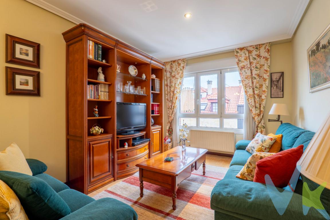 Excelente oportunidad de adquirir una vivienda con plaza de garaje y trastero en una de las zonas más demandadas y con mayor proyección de Gijón, muy próxima a la Playa de Poniente.La vivienda se sitúa en una cuarta planta, dentro de un edificio construido en 1999, sin barreras arquitectónicas y en muy buen estado de conservación. Es luminosa y con una distribución cómoda y funcional.Cuenta con un amplio salón-comedor, cocina independiente, dos dormitorios y un baño completo.Además, dispone de cuarto de lavado en el que se podría habilitar un aseo. Incluye trastero y plaza de garaje, un valor añadido, especialmente apreciado en esta zona.El entorno dispone de todo tipo de servicios: el colegio público y bilingüe Atalía, parques, supermercados, hoteles, cafeterías, restaurantes y comercio de proximidad.Además, la comunicación con autovías es excelente.Ubicación ideal para quienes buscan vivir cerca del mar y contar con todos los servicios y buenas comunicaciones a pocos minutos del centro de la ciudad.Una vivienda con ubicación, comodidad y potencial, lista para entrar a vivir.Contacta con nosotros para más información o para concertar una visita.En el precio publicitado (PVP) no se incluye el impuesto de Transmisiones Patrimoniales ni los gastos de notaría y registro.