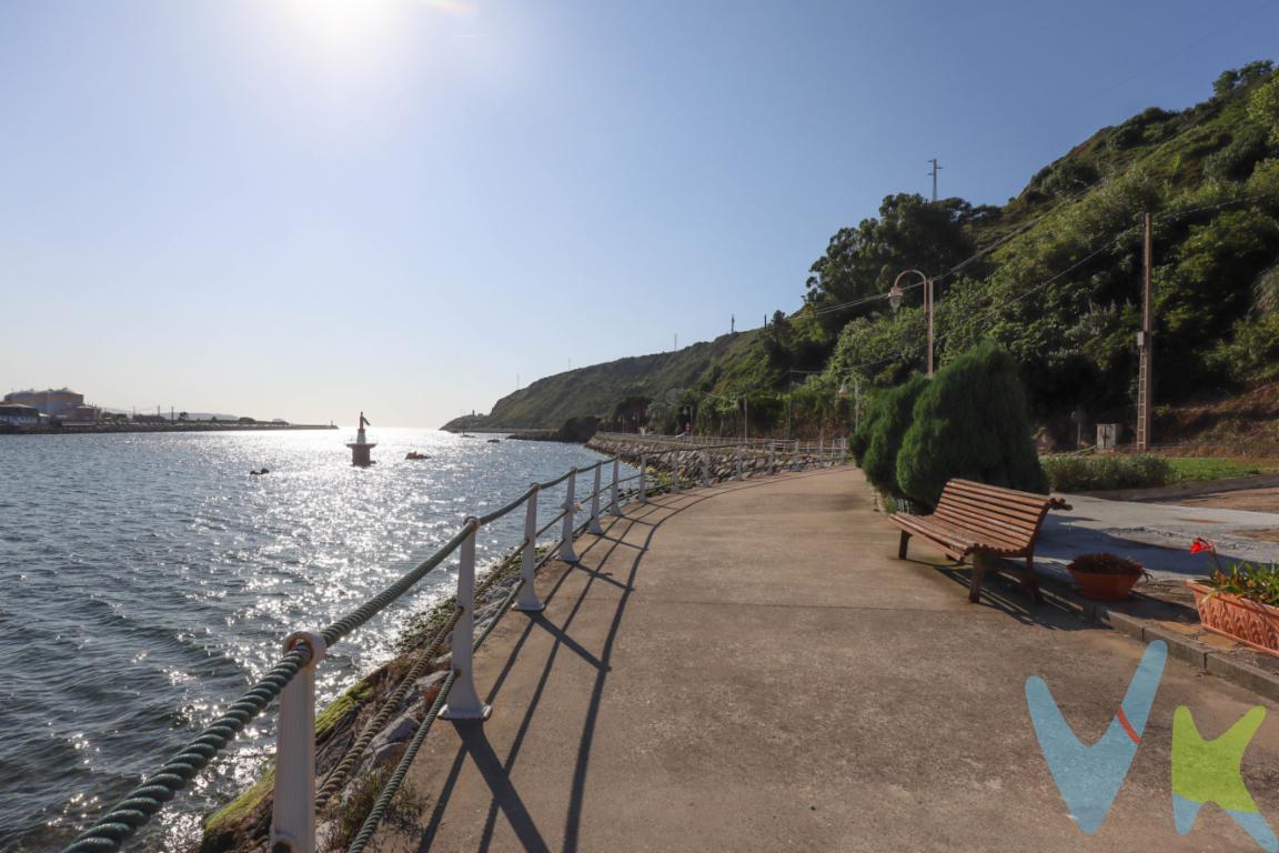¡TU REFUGIO JUNTO AL PARAÍSO COSTERO DE ASTURIAS!Oportunidad única en San Juan de Nieva (Gozón): piso  + garaje + trastero + patio privado con VISTAS AL MAR y a pocos metros del FARO DE SAN JUAN.Imagina despertar con el sonido del mar, rodeado de la naturaleza salvaje de la costa asturiana, con algunas de las mejores playas de la región a pocos pasos de tu casa: Playa de Xagó a tan sólo 1km de tu casaPlaya de ArañónPlaya de San Juan de Nieva y SalinasY muchas otras calas escondidasLa vivienda, ubicada en una primera planta, se compone de: 2 dormitorios, gran cocina independiente, salón y baño completo. Espacios amplios que podrás adaptar a tu gusto. Además, se incluye una finca independiente con trastero para tus tablas de surf o bicicletas, amplio garaje privado y patio ideal para disfrutar al aire libre de tus barbacoas. Ideal como segunda residencia, inversión turística o primera vivienda para quienes sueñan con vivir junto al mar.Una propiedad con alma y mucho potencial en una ubicación privilegiada. No lo pienses más y ven a descubrir el potencial de este rincón único entre acantilados y arena dorada.Todo el conjunto por un precio increíble. ¡Una oportunidad que no se presenta dos veces!      