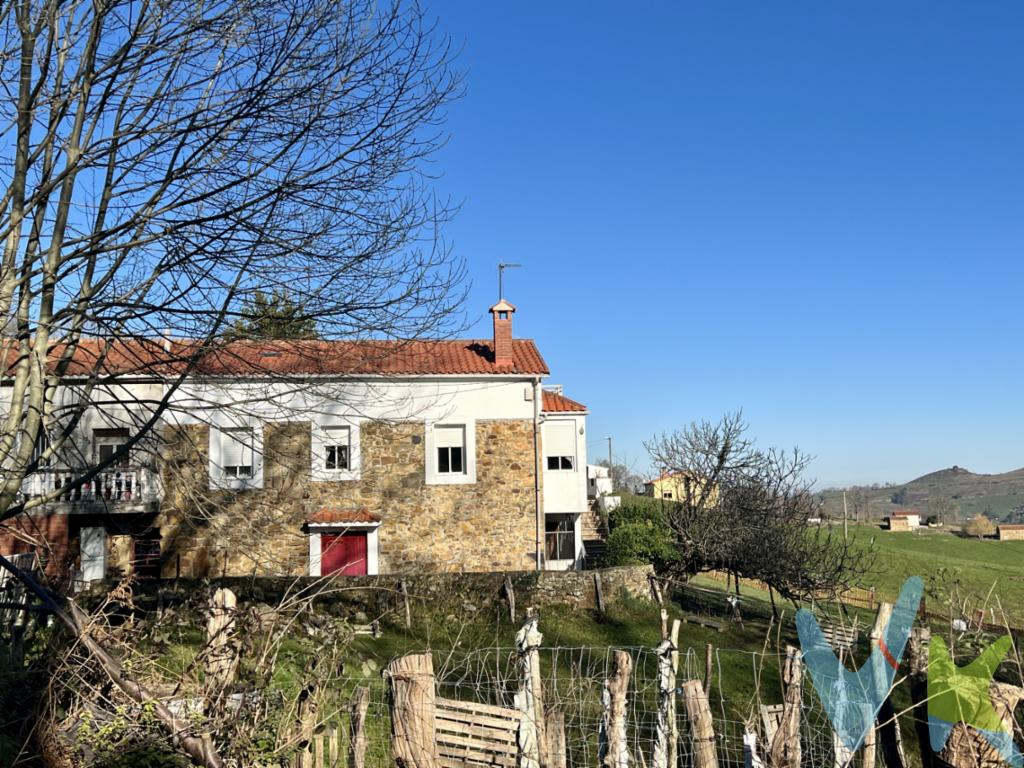 En el barrio Monte de  Moncobe, localidad perteneciente al municipio de Riotuerto situada a 7 km de su capital La Cavada, encontramos esta casa de pueblo, totalmente habitable distribuida en 4 amplios dormitorios, 2 baños, salón y cocina además de una amplia terraza con vistas completamente despejadas a la naturaleza.Dispone de una finca de más de 800m2 al otro lado de la carretera. Tiene adosada a su espalda otra propiedad. La vivienda fue restaurada en 1998 y dispone de calefacción de gasoil. Solicite más información, nuestros agentes estarán encantados de ayudarte.