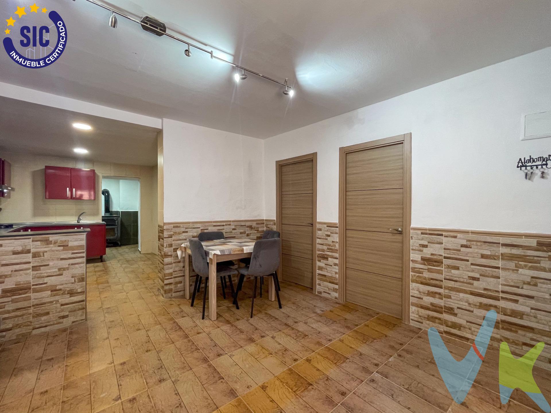¡Descubre tu refugio con encanto en Cuevas de Utiel!. Si estás buscando un lugar donde el tiempo se detiene, donde las tardes de verano se alargan entre risas, cenas al fresco y el calor de una buena conversación, esta casa de pueblo te está esperando. Situada en una tranquila calle de Casas de Utiel, esta vivienda semi reformada te abraza con esa mezcla perfecta entre lo rústico, lo auténtico y el confort moderno. Desde el momento en que cruzas la puerta principal por la calle Virgen de Loreto, sentirás que estás en casa. Su amplio salón-comedor con chimenea de leña invita a las reuniones familiares y a las siestas junto al fuego en invierno. La cocina americana abierta y moderna es el alma de la casa: práctica, luminosa y conectada con los tuyos mientras cocinas. En esta planta principal también encontramos dos habitaciones acogedoras y un baño completamente reformado con un elegante plato de ducha, ideal para el día a día. Pero el verdadero tesoro está al fondo: un gran patio trasero, el rincón ideal para disfrutar de veladas bajo las estrellas, barbacoas con amigos o simplemente relajarte con un buen libro y una copa de vino. Desde aquí también puedes acceder directamente al garaje privado, ubicado bajo la vivienda, con acceso por la calle trasera. Perfecto para guardar un vehículo, bicicletas, o convertirlo en ese trastero que siempre viene bien. La primera planta ofrece aún más espacio, con tres habitaciones adicionales que se pueden adaptar como dormitorios, despacho o sala de juegos, además de un segundo baño completo, también con plato de ducha. Con 179 m² construidos repartidos en tres plantas, esta vivienda ofrece muchas posibilidades tanto como residencia habitual como casa de fin de semana. La estructura está en buen estado y las zonas reformadas combinan funcionalidad y estilo. Por solo 70.000 €, puedes hacer realidad el sueño de tener una casa con historia, espacio y calidez. Una vivienda donde crear recuerdos, desconectar del ritmo urbano y conectar contigo mismo. Ven a conocerla y déjate conquistar por su encanto. Porque más que una casa… es un hogar esperando por ti. La descripción del presente inmueble e imágenes tienen mero carácter informativo y en ningún caso carácter contractual, pudiendo ser modificados por la inmobiliaria comercializadora sin que ello implique responsabilidad alguna frente a terceros. En el precio de venta a público, esta propiedad NO incluye los gastos de adquisición (Notario, registro, gestión, honorarios, etc…).