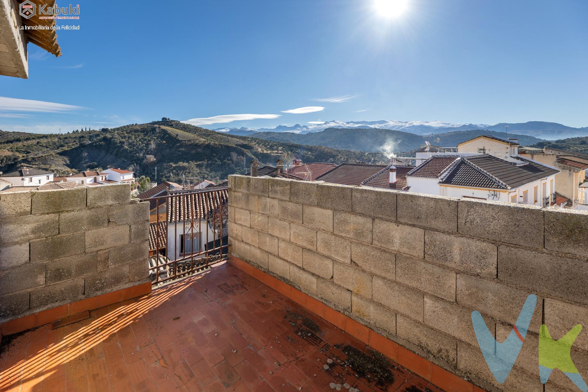 ¡Gran oportunidad en Huétor Santillán! . ¿Quieres vivir en un pueblo de montaña tranquilo con todos los servicios a mano y a tan solo 15 minutos de Granada?. Presentamos esta casa en estructura que ofrece un lienzo en blanco para poder diseñar la casa de tus sueños. Esta propiedad cuenta con una bonita terraza/solárium con vistas panorámicas de 360º a Sierra Nevada y también nos ofrece la posibilidad de habilitar un local comercial en el bajo. La casa se distribuye en 3 plantas, junto con el sótano y la terraza, brindando un amplio espacio para personalizar a tu gusto.  Ubicada en el corazón del pueblo, en la mejor zona de Huétor Santillán, rodeada de todos los servicios necesarios para una vida cómoda y conveniente.  . ¡No dejes pasar esta oportunidad única de crear el hogar que siempre has deseado!. *** El PVP indicado no incluye impuestos ni gastos de Escritura. Honorarios de agencia no incluidos. *** Las superficies expresadas en esta página tienen carácter descriptivo y son aproximadas. Los precios pueden ser susceptibles de modificación sin previo aviso.