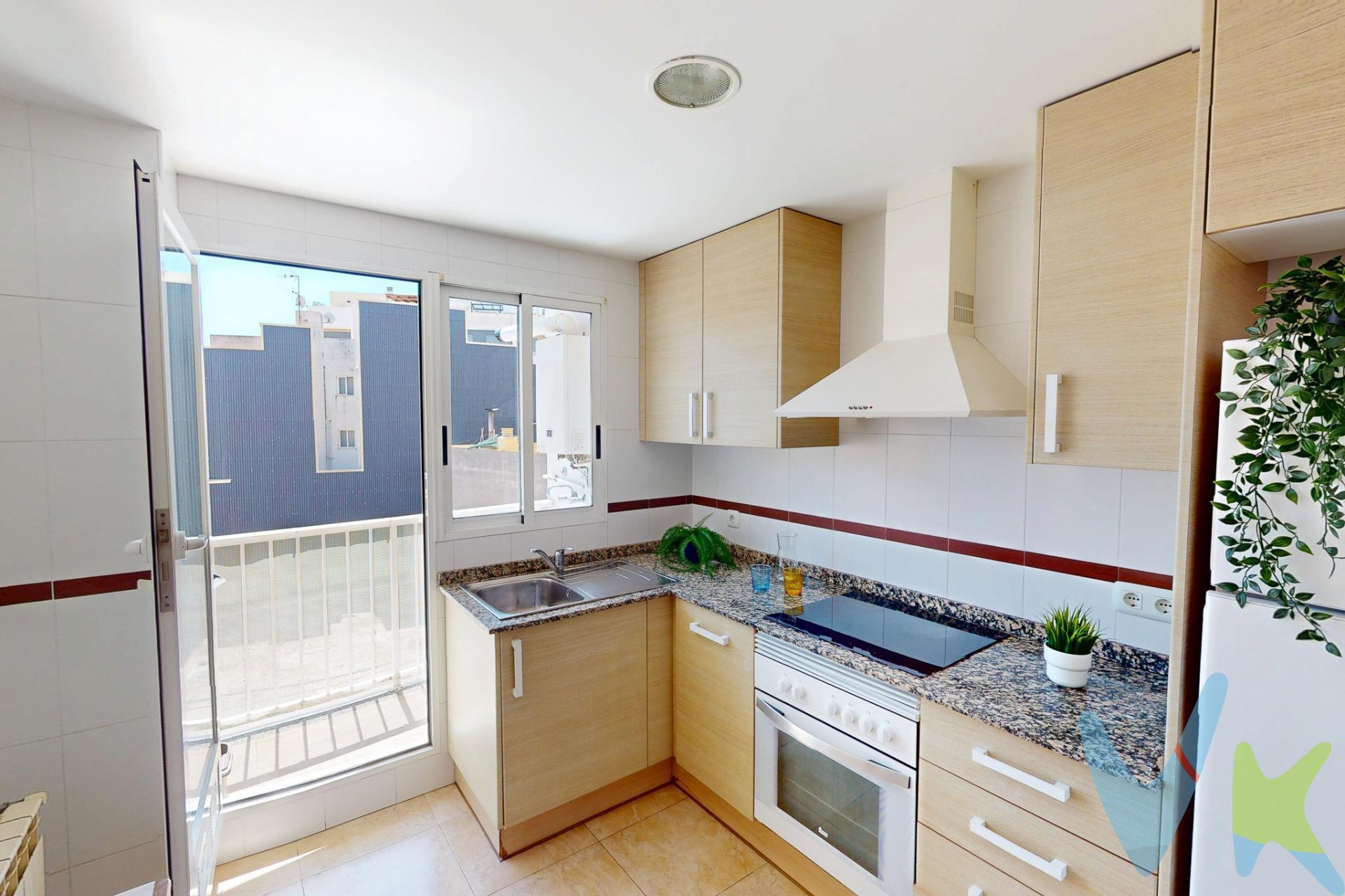 Presentamos una excelente oportunidad para adquirir un acogedor piso en Almazora, situado a escasos minutos de la ciudad de Castellón. Esta vivienda cuenta con una superficie construida de 73 m² y se encuentra lista para entrar a vivir. La distribución del inmueble incluye un hall que da acceso a un amplio comedor salón, destacado por su luminosidad gracias a su orientación este. Además, dispone de una cocina equipada que conecta con una práctica galería y ofrece acceso directo a un balcón exterior ideal para disfrutar del aire fresco. En la zona privada encontramos dos confortables habitaciones dobles equipadas con armarios empotrados; uno de los dormitorios tiene baño en suite lo cual proporciona mayor privacidad y comodidad. Este atractivo paquete también incluye plaza de garaje ubicada dentro del mismo edificio. El piso se vende semi amueblado junto con todos los electrodomésticos actuales, facilitando así su ocupación inmediata sin necesidad adicional alguna. ¡No deje pasar esta excepcional ocasión! Contáctenos hoy mismo para más información o concertar visita. Este inmueble es en exclusiva, con lo que le facilitamos cualquier información sobre la vivienda. Por este motivo, solicitamos no molesten al propietario o a los vecinos de la comunidad. . En todos los casos los precios expuestos son más impuestos y gastos derivados de la transmisión del inmueble. 