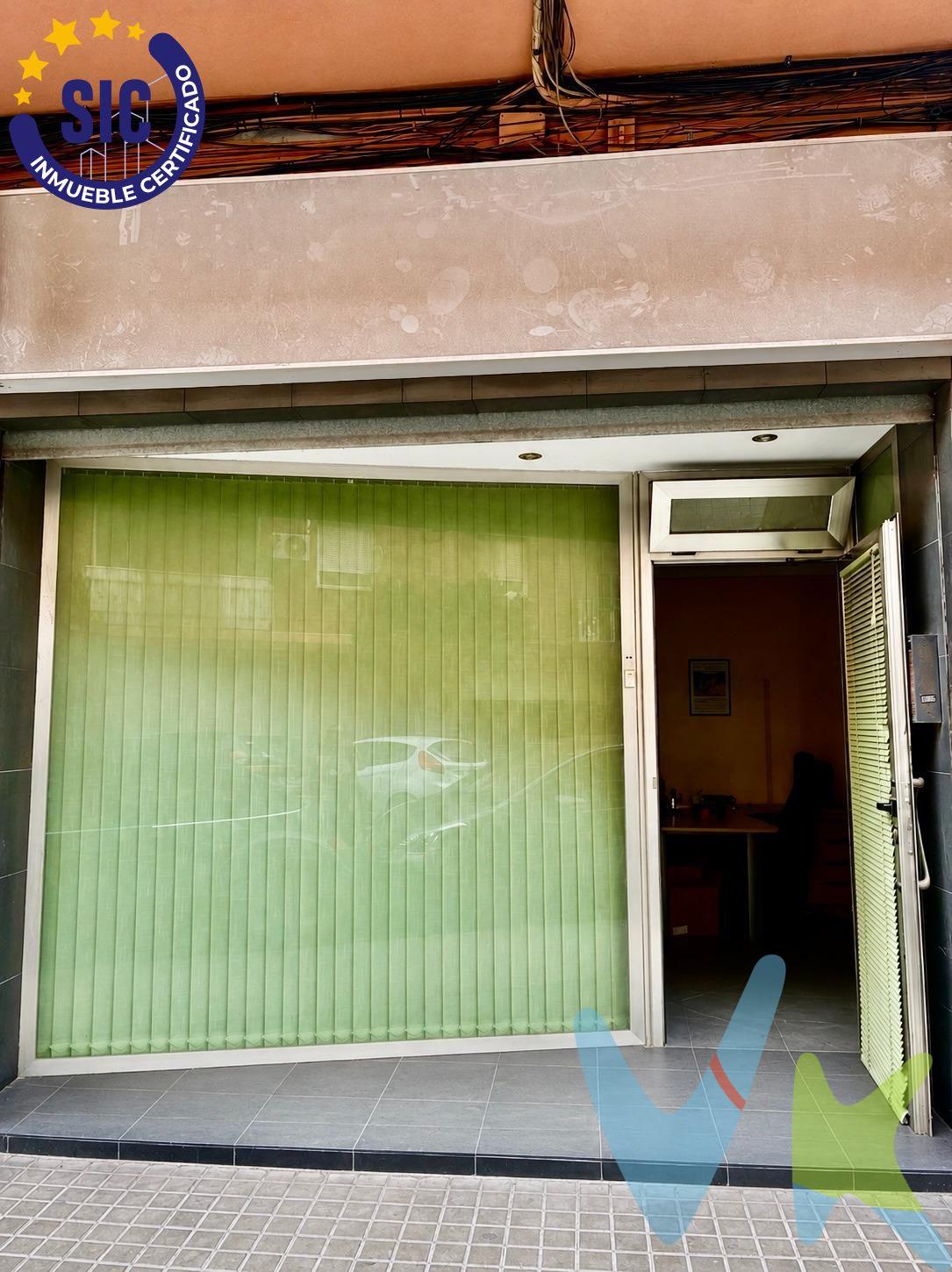 Si buscas una inversión segura y con alta rentabilidad, este es el momento y el lugar idóneo. Ponemos a la venta este local comercial estratégicamente ubicados en Sagunto, una zona en pleno auge socioeconómico y con una demanda disparada gracias a la inminente puesta en marcha de la Gigafactoría de Volkswagen. La llegada de miles de trabajadores está transformando el municipio, convirtiendo los locales a pie de calle en auténticos activos de oro, especialmente para la reconversión en bajos vivienda de alquiler habitual, un mercado con una demanda histórica en la zona. El local   puede adquirirse  junto con otro de 113m2, ofreciendo una versatilidad increíble para cualquier tipo de proyecto: Local 1 (100 m² construidos): Un espacio diáfano, muy aprovechable, que cuenta con su propio aseo independiente y una pequeña terraza interior ideal para dar luz natural o ventilación a cualquier proyecto. Local 2 (113 m² construidos), amplio y con aseo independiente. El precio publicitado es por uno solo de los locales. Juntos  se venden a 199.900€.  Un Lienzo en Blanco: Múltiples Opciones de Negocio. La distribución y ubicación de estos locales los hacen perfectos para adaptarse a lo que pida el mercado:. Bajos Vivienda (Cambio de uso): La opción más demandada. Perfecto para crear apartamentos de alquiler habitual para los nuevos residentes y trabajadores de la gigafactoría. Trasteros de Alquiler: Un negocio de alta rentabilidad y bajo mantenimiento, ideal para abastecer a las viviendas de la zona. Plazas de Garaje o Parking Privado: Una necesidad creciente en barrios con alta densidad de población. Cualquier tipo de negocio: Oficinas, clínicas, comercio de proximidad, centros de estética o academias.  ¡No dejes escapar el tren de Sagunto! Las zonas con este nivel de inyección económica no suelen mantener estos precios por mucho tiempo. Para más información o concertar una visita sin compromiso, contacta con nosotros hoy mismo. ¡Invierte en el futuro!