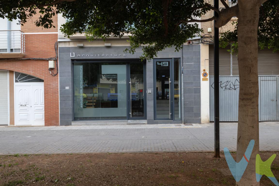 ¿Está buscando un espacio adicional para almacenar sus pertenencias en una ubicación privilegiada? Le presentamos un trastero en venta, ubicado cerca de la Playa Puerto de Sagunto. Esta es una oportunidad única para adquirir un espacio de almacenamiento que le permitirá organizar su hogar o negocio de manera más eficiente.Con un total de 6.49 metros cuadrados útiles y 8.87 metros cuadrados construidos, este trastero ofrece el espacio suficiente para guardar una variedad de objetos. Ya sea que necesite almacenar equipos deportivos, herramientas de bricolaje o simplemente busque un lugar para esos artículos de temporada que no usa a diario, este trastero es la solución ideal.Situado en Puerto de Sagunto, conocido por su encantador entorno costero, este trastero no solo ofrece un espacio funcional, sino que también se beneficia de una ubicación estratégica., en la zona del Mercado. La proximidad a la playa y zonas recreativas hace de este trastero no solo un espacio útil, sino una inversión en calidad de vida. Imagina poder almacenar tus equipos de playa y deportes acuáticos justo a unos pasos del mar.La zona de Playa Puerto de Sagunto es reconocida por su dinamismo y excelente calidad de vida. La facilidad de acceso a vías principales y transporte público asegura que pueda llegar fácilmente a su trastero siempre que lo necesite. Esto lo convierte en una opción tanto para residentes locales como para aquellos que buscan un espacio seguro y accesible para sus pertenencias durante sus visitas a este destino costero.Además de su privilegiada ubicación, este trastero ha sido diseñado pensando en la funcionalidad. Con un tamaño idóneo, es lo suficientemente espacioso para adaptarse a diversas necesidades de almacenamiento sin ser demasiado grande para que sea inmanejable o difícil de acceder. La estructura del trastero ha sido construida con materiales de calidad, garantizando durabilidad y seguridad en el almacenaje de sus objetos personales.Optar por la compra de este trastero no sólo representa una mejora en la organización de los espacios personales o comerciales, sino que también puede ser una inversión inteligente. La demanda de espacios de almacenamiento en zonas costeras de prestigio continúa en aumento, ofreciendo una plusvalía atractiva para quienes buscan invertir en propiedades adicionales.No pierda la oportunidad de visitar este trastero y comience a disfrutar de un entorno más organizado y eficiente. Puede coordinar una visita para conocer este práctico espacio y evaluar de primera mano todas las ventajas que ofrece. Adquirir un trastero en Playa Puerto de Sagunto es una decisión que liberará espacio en su hogar y dará tranquilidad al tener sus artículos almacenados de forma segura y accesible.Contacte con nosotros para obtener más información sobre este trastero en venta. Estaremos encantados de satisfacer todas sus inquietudes y guiarlo a través del proceso de adquisición de esta propiedad. Al hacerlo, no solo optimiza su espacio, sino que también invierte en una ubicación excepcional. Aproveche esta oportunidad única y haga suyo este trastero en una de las mejores áreas del Puerto de Sagunto.En el precio del inmueble no se incluyen los gastos de notaría y registro de la propiedad (que depende de la notaría elegida y del precio de escrituración) y los impuestos (que en la Comunitat Valenciana varían dependiendo del precio del inmueble, de las características personales del comprador y de la calificación oficial del inmueble).Tampoco se incluyen los honorarios de la agencia inmobiliaria por la gestión en todo el proceso de la compraventa, tramitamos todos los cambios de suministros de la vivienda, así como la comunidad de propietarios y los impuestos que tenga vinculados la vivienda en su Ayto., Diputación o Hacienda, que ascienden al 1% del precio final del inmueble más el 21% de IVA.Por mandato expreso del propietario, comercializamos este inmueble en exclusiva, por lo que garantizamos un servicio de calidad, un trato fácil, sencillo y sin interferencias de terceros. Por este motivo, se ruega no molestar al propietario, a los ocupantes de la propiedad, a los vecinos, o conserjes del edificio o urbanización si los hubiera. Muchas gracias por su comprensión. Si usted es agencia inmobiliaria y tiene un cliente para este inmueble, llámenos, estaremos encantados de colaborar en esta y otras operaciones.Este inmueble se vende en cuerpo cierto y las medidas expuestas en el anuncio son aproximadas.Para organizar una visita y conocer más detalles sobre esta excelente oferta, no dude en ponerse en contacto. Estamos seguros de que este piso superará todas sus expectativas y que encontrará en él el hogar que siempre había buscado. Actúe ahora y convierta este inmueble en su próxima residencia antes de que alguien más lo haga. ¡Esperamos su llamada! 