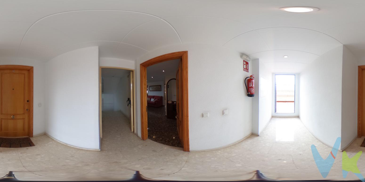 ¡Descubra su nuevo hogar a un paso de la playa! Esta vivienda se distribuye de manera eficiente para maximizar el espacio y el confort. Ubicado en la cuarta planta de un edificio construido en el año 2000, este inmueble es ideal para quienes buscan un hogar moderno con todas las características necesarias para una vida cómoda y agradable.La propiedad dispone de 2 baños, un salón comedor con balcón, cocina con galería y tres amplias habitaciones en una de ellas con acceso al segundo balcón en una de ellas, ideales para satisfacer las necesidades de cualquier familia o para aquellos que desean disfrutar de un espacio adicional para el trabajo desde casa. Comienza tu día disfrutando de la brisa marina desde tu propio balcón privado, un espacio perfecto para relajarse o compartir momentos especiales.Además, el edificio está equipado con ascensor, lo que garantiza un acceso fácil y sin esfuerzo a su nuevo hogar. Los acabados modernos y la distribución bien pensada de este piso lo convierten en una opción excepcional para quienes buscan un espacio acogedor y funcional.La ubicación privilegiada de esta propiedad le permite disfrutar de todas las ventajas de vivir cerca del mar, con la playa de la Malvarrosa y Patacona a solo un corto paseo de distancia. Además, la zona cuenta con una excelente comunicación de transporte público, incluyendo líneas de autobús cercanas, lo que facilita el acceso al centro de la ciudad y otras áreas de interés.Vivirá rodeado de servicios y comodidades, desde supermercados, tiendas y restaurantes, hasta colegios y centros de salud. La proximidad a las principales vías de acceso le permitirá una fácil movilidad por toda la ciudad, al tiempo que podrá disfrutar de la tranquilidad de un barrio residencial.No deje escapar la oportunidad de visitar este impresionante piso. Su diseño moderno y su excelente ubicación hacen de él una elección inmejorable para aquellos que buscan calidad de vida y comodidad en un entorno excepcional. No dude en contactarnos para concertar una visita y descubrir de primera mano todo lo que este maravilloso hogar tiene para ofrecer. ¡Esperamos poder mostrarle su futura vivienda!-----Agencia Registrada con el Nº 2960 en el Registro Obligatorio de Agentes Inmobiliarios de la Comunitat Valenciana, según el DECRETO 98/2022, de 29 de julio, del Consell, por el que se regula el Registro de Agentes de Intermediación Inmobiliaria de la Comunitat Valenciana.    La documentación del inmueble ha sido revisada y estimamos que reúne todos los requisitos necesarios para ser comercializado.    El precio ofertado no incluye impuestos, gastos de compraventa ni honorarios de la agencia inmobiliaria.    Las medidas aquí expuestas han sido obtenidas del Catastro.    El anuncio no es vinculante, puede contener errores.    ¿Tienes alguna duda? Consúltanos.    ***    Los vendedores han confiado en este equipo para gestionar la venta del inmueble de forma exclusiva. Como no puede ser de otra forma, garantizamos un servicio de calidad, actuando en todo momento de forma transparente, ética y profesional. Así pues, se ruega la no interferencia de terceros, y sobre todo, no molestar a los propietarios, a los ocupantes del inmueble o a los vecinos. Muchas gracias por tu comprensión. 