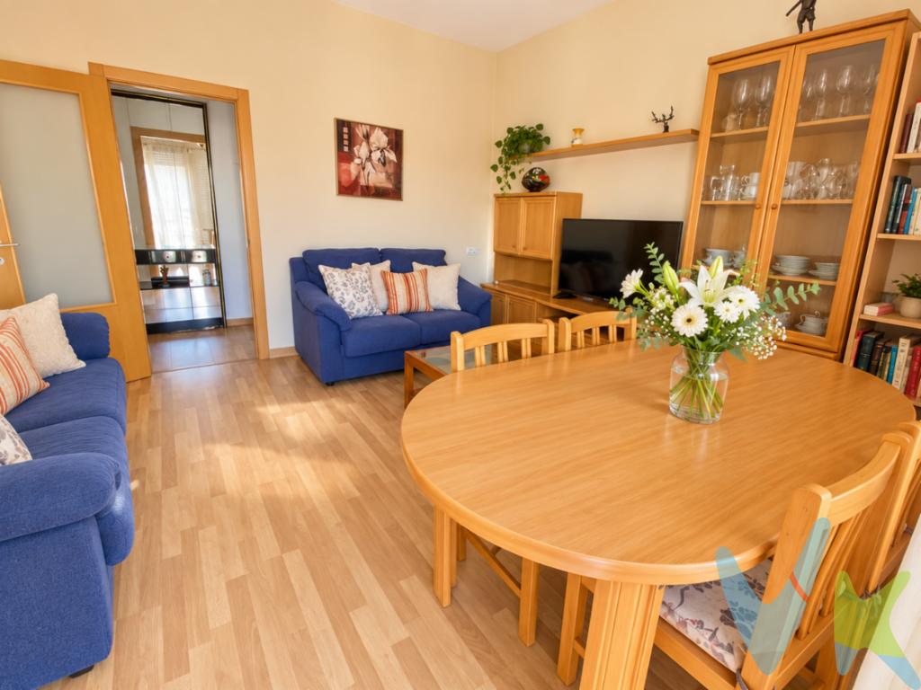 ¡TU NUEVO HOGAR EN SAGUNTO, LISTO PARA ENTRAR A VIVIR!Descubre esta estupenda vivienda situada en Avenida Doctor Palos, en la zona de los Juzgados de Sagunto, una ubicación práctica y consolidada, rodeada de servicios, comercios y todo lo necesario para disfrutar de la comodidad del día a día.El piso se encuentra reformado, en muy buen estado de conservación y se vende amueblado, por lo que es una excelente oportunidad para quienes buscan una vivienda lista para instalarse sin necesidad de realizar reformas.Su distribución es cómoda y funcional. Dispone de tres dormitorios, un baño completo con ducha, una cocina independiente y un acogedor salón-comedor con acceso directo a un balcón, que aporta ventilación y un agradable espacio exterior.La vivienda cuenta con orientación norte y está situada en una cuarta planta de un edificio sin ascensor.Una opción interesante tanto para quienes buscan su primera vivienda como para inversores que desean adquirir un inmueble reformado y preparado para su puesta en alquiler. * En INMOBILIARIA GRUPO YP estamos registrados como Agentes de Intermediación Inmobiliaria de la Comunitat Valenciana con Número de registro RAICV 3463, y cumplimos con todos los requisitos que debe tener un profesional del sector inmobiliario.*Por mandato expreso del propietario, comercializamos este inmueble en exclusiva, lo que le garantiza el acceso a toda la información, a un servicio de calidad, un trato fácil, sencillo y sin interferencias de terceros. Si usted es agente inmobiliario y tiene un cliente para este inmueble, llámenos estaremos encantados de colaborar.*El precio indicado no incluye gastos ni otros conceptos. A tal efecto, se informa que al referido precio habrá que añadirle los gastos propios de la transmisión inmobiliaria, entre los que cabe enumerar los siguientes: honorarios notariales, impuesto al que se encuentre sujeta la transmisión (Impuesto sobre el Valor Añadido o Impuesto sobre Transmisiones Patrimoniales y Actos Jurídicos Documentados, según el caso), gastos de inscripción en el Registro de la Propiedad y honorarios de intermediación de la agencia inmobiliaria (3%+iva).Este anuncio es meramente informativo, en ningún caso los textos, fotos, imágenes o cualquier otro contenido del presente anuncio tienen carácter contractual.