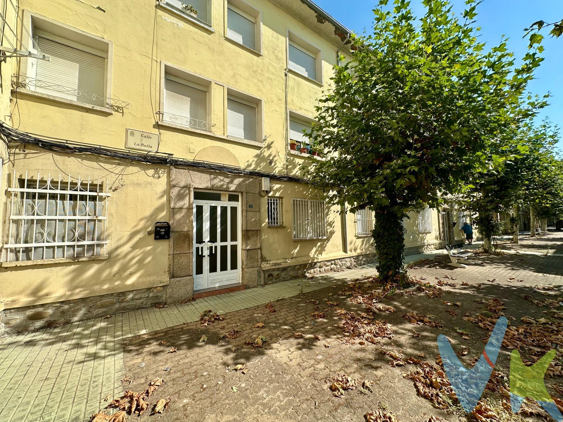Ideal para inversión. Vivienda ubicada en la zona de La Minero. El inmueble está situado en la 1º planta de un bloque de viviendas de 1956. Totalmente reformada y equipada para entrar a vivir. Presenta la siguiente distribución: Hall de entrada, salón - comedor con cocina independiente, 2 habitaciones dobles, habitación simple (utilizada actualmente como trastero) y baño con plato de ducha. La calefacción y ACS se producen de forma eléctrica. Posibilidad de instalar gas ciudad. 