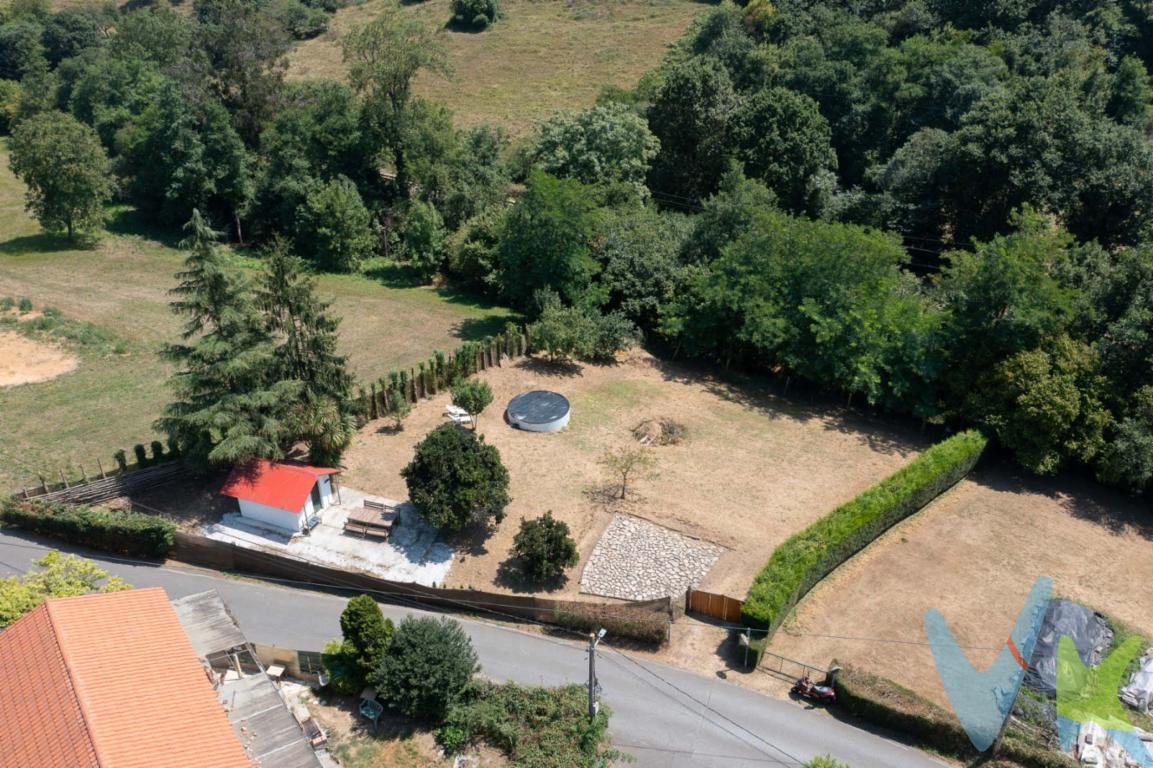  Anunciamos una magnífica Parcela Edificable en Gijón,Pinzales, en  un Precioso Paraje donde podrás acceder directamente al Rio Pinzales  . Es el lugar perfecto para aquellos que sueñan con construir su hogar,y mientras poder disfrutar de los Fines de semana,al tener una pequeña caseta y piscinaEsta parcela edificable, en la que podrás construir hasta 300 metros  es el escenario ideal para materializar sus proyectos más ambiciosos.Resulta excepcional su ubicación estratégica cerca de la estación de tren y el autobús, lo que proporciona una conexión inmejorable con el centro de la ciudad y las localidades cercanas.Esta ventaja convierte la finca en una elección ideal para quienes desean disfrutar de la tranquilidad de un entorno más residencial sin renunciar a la comodidad de tener servicios de transporte cercanos. La cercanía al tren facilita un acceso rápido y eficiente que conecta con el resto de la región asturiana.La parcela cercada proporciona asimismo un sentido de intimidad fundamental para disfrutar de un espacio propio, lejos del bullicio urbano.Es una compra que, definitivamente, marca la diferencia para las personas  que buscan establecer su hogar en un entorno cercano a la naturaleza, pero sin perder el pulso de la ciudad.Todos los servicios de luz y agua se encuentran a pie de finca  Visitar esta finca es el primer paso para descubrir todo lo que puede ofrecer a usted y su familia.Estamos a su disposición para concertar una visita y brindarle toda la información necesaria.En el precio publicitado no se incluyen los Impuestos de Transmisiones Patrimoniales ni los Gastos de Notaría y Registro.