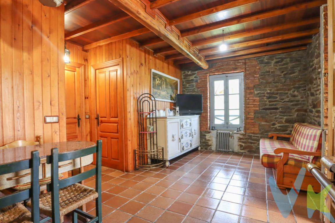Vive el encanto de Asturias en tu propia casa de piedra ¡por solo 60.000 EUR!En el corazón del valle de Turón, en Mieres, se encuentra esta joya asturiana que combina tradición, naturaleza y calidez. Una acogedora casa de piedra vista, con ese aire rústico tan especial que solo las casas asturianas auténticas pueden ofrecer.Ubicación inmejorable: A tan solo 900 metros de Turón, donde encontrarás escuelas, farmacia, restaurantes, piscina municipal, campo de fútbol, supermercados, bus urbano y mucho más. Y lo mejor: estás a solo 30 minutos de Oviedo y 40 minutos de las playas del Cantábrico. Una conexión perfecta entre montaña, ciudad y mar. Distribuida con mimo y funcionalidad:2 habitaciones llenas de luz y tranquilidadSalón-cocina de concepto abierto, perfecto para compartir charlas junto al fuegoBaño completo, funcional y cómodoY lo mejor una amplia terraza con barbacoa, desde donde contemplar el valle, respirar aire puro y dejar que el tiempo se detenga.Precio: 60.000 EUR Una oportunidad única para vivir o invertir en un rincón lleno de encanto asturiano.Rodeada de naturaleza, en un entorno tranquilo y auténtico, esta casa es ideal como vivienda habitual, segunda residencia o incluso como alojamiento rural.Está rodeada de verdes paisajes, montañas que abrazan y cielos que regalan atardeceres de postal. Es el lugar perfecto para desconectar, reconectar y vivir con calma. Si sueñas con una vida más auténtica, entre montañas , naturaleza y al mejor precio, esta casa te está esperando. Ven a descubrirla... y déjate conquistar.No incluido en el precio el Impuesto de Transmisiones Patrimoniales y los gastos de Notaría y Registro.  