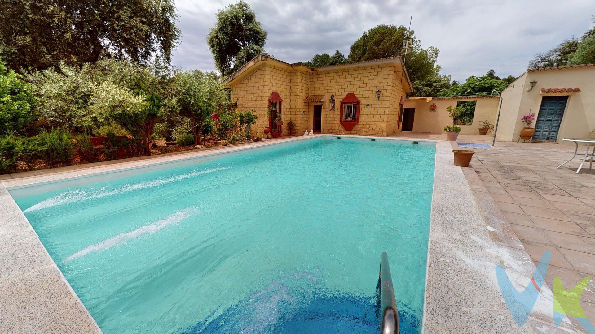 :. 🌿 Oportunidad única en el Cruce de Trasierra – Grupo de Fincas con Viviendas y Piscina. Presentamos un exclusivo conjunto de fincas independientes con una superficie total de aproximadamente 35.000 m², perfectamente comunicadas entre sí y situadas a pie de carretera, lo que les otorga un gran valor y visibilidad. En su interior encontramos dos viviendas independientes, una de dos dormitorios y otra con tres dormitorios, con una distribución ideal tanto para inversores que deseen destinar el complejo a turismo rural, como para familias que quieran disfrutar de la naturaleza y vivir momentos únicos rodeados de tranquilidad. Entre ambas viviendas se ubica una amplia piscina, perfecta para refrescarse y compartir inolvidables jornadas durante los días de verano. Su ubicación estratégica, amplitud y versatilidad hacen de este conjunto una oportunidad inmejorable para quienes buscan combinar entorno natural, comodidad y proyección de rentabilidad. 📍 Ubicación: Cruce de Trasierra. 📐 Superficie total: 35.000 m² aprox. 🏡 Viviendas: 2 independientes. 🏊 Piscina: Sí. INFORMACIÓN IMPORTANTE:. En cumplimiento de la normativa vigente, tenemos a disposición del cliente la ficha informativa de segunda o ulteriores transmisiones de vivienda. Los precios indicados no tienen caducidad, pero pueden ser alterados sin previo aviso. Los gastos de la compra, según ley (notaría, registro e impuestos), no están incluidos en el precio. Los honorarios de la agencia son del 2% más el 21% de IVA, los cuales tampoco están incluidos en el precio indicado. 