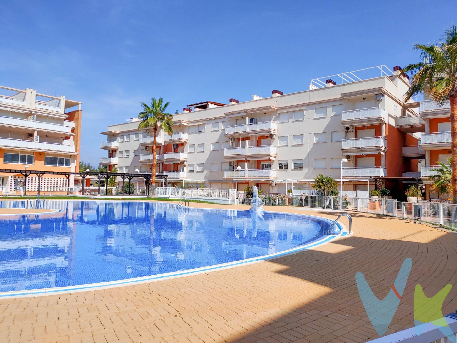 ¿Te imaginas disfrutar del mar desde tu propia terraza? Te presentamos este fantástico ático en Almenara, una vivienda ideal para quienes buscan luz, amplitud, tranquilidad y disfrutar al máximo de la vida al aire libre. La vivienda cuenta con 2 amplias habitaciones dobles con armarios empotrados, perfectas para ofrecer comodidad y espacio de almacenamiento. Además, dispone de un balcón de 5 m² y una magnífica terraza de 53 m², un espacio privilegiado donde podrás tomar el sol, organizar comidas con familiares y amigos o simplemente relajarte contemplando las maravillosas vistas al mar. Incluye también plaza de garaje, para que la comodidad esté presente en tu día a día. El ático se encuentra en una fantástica urbanización privada que ofrece todo lo necesario para disfrutar sin salir de casa: gran piscina comunitaria con socorrista, servicio de conserjería las 24 horas, amplias zonas ajardinadas y parques donde disfrutar del aire libre. ✨ Una vivienda perfecta tanto para vivir todo el año como para disfrutar de tus vacaciones junto al mar. 🏖️ Espacio, vistas, comodidad y una urbanización con excelentes servicios. ¡No dejes escapar esta oportunidad! Contacta con nosotros y ven a descubrir tu próximo hogar en Almenara. . 
