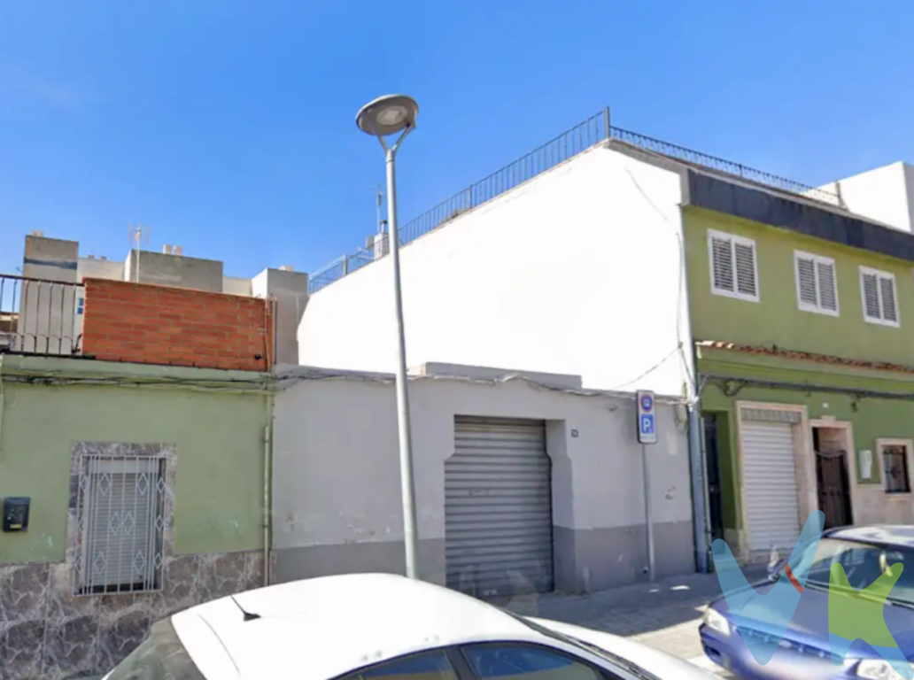 SOLAR URBANO DE 195 m² JUNTO AL PARQUE DE ALBORGÍ, PATERNA    Se vende solar en la calle San Miguel Arcángel, en una zona residencial y tranquila de Paterna, a pocos pasos del parque de Alborgí. Su ubicación combina la vida de barrio, comercios y servicios cercanos, con buenas conexiones con Valencia gracias al transporte público y al acceso a la CV-35.    UNA OPORTUNIDAD PARA PROMOTORES   Una oportunidad para constructoras y promotoras que busquen desarrollar un edificio plurifamiliar de obra nueva en una zona residencial y bien comunicada de Paterna. La escasez de obra nueva en el entorno y la cercanía a servicios y transporte público hacen de este solar una opción interesante para desarrollar viviendas con potencial comercial en el mercado actual.    CARACTERÍSTICAS DEL SOLAR:   Superficie: 195 m² Fachada: 7,5 m  Fondo: 26 m  Geometría: rectangular  Clasificación: suelo urbano    POSIBILIDADES DE EDIFICACIÓN :  Según la información facilitada por el Ayuntamiento de Paterna, el planeamiento permite una ocupación del solar del 100% y una edificabilidad de 2,81m²/m², equivalente a aproximadamente 548m² edificables, con posibilidad de construir planta baja + 2 alturas + ático retranqueado. (Conviene tener en cuenta las posibles necesidades de aparcamiento según la normativa vigente)    Si tienes que vender antes tu vivienda, llámanos y te asesoramos cómo hacerlo para además tener los mínimos gastos posibles y todas las garantías. Agencia Registrada con el nº00516 en el Registro Obligatorio de Agentes Inmobiliarios de la Comunidad Valenciana. Por mandato expreso del propietario, COMERCIALIZAMOS ESTE INMUEBLE EN EXCLUSIVA COMPARTIDA, lo que le garantiza el acceso a toda la información, a un servicio de calidad, un trato fácil, sencillo y sin interferencias de terceros. Por este motivo, se ruega NO MOLESTAR AL PROPIETARIO, a los ocupantes de la propiedad o a los vecinos. Muchas gracias por su comprensión. La oferta está sujeta a cambios de precio o retirada del mercado sin previo aviso. Este anuncio en su conjunto, incluyendo textos, fotos, imágenes o cualquier otro contenido de este, no es vinculante dado que la información es ofrecida por terceros y puede contener errores. Se muestra a título informativo y no contractual. El precio del inmueble no incluye los honorarios de la agencia que ascienden a 4% + IVA (con un minimo de 4000 + IVA) del precio final del inmueble, ni los gastos de notaría y registro de la propiedad (que están sujetos a aranceles y varían dependiendo del precio de escrituración), ni los impuestos (que en la Comunitat Valenciana varían dependiendo del precio del inmueble y de las características personales del comprador). Esta propiedad se pone a la venta con toda la documentación comprobada y en regla, por lo que ofrecemos GARANTIAS a los compradores.