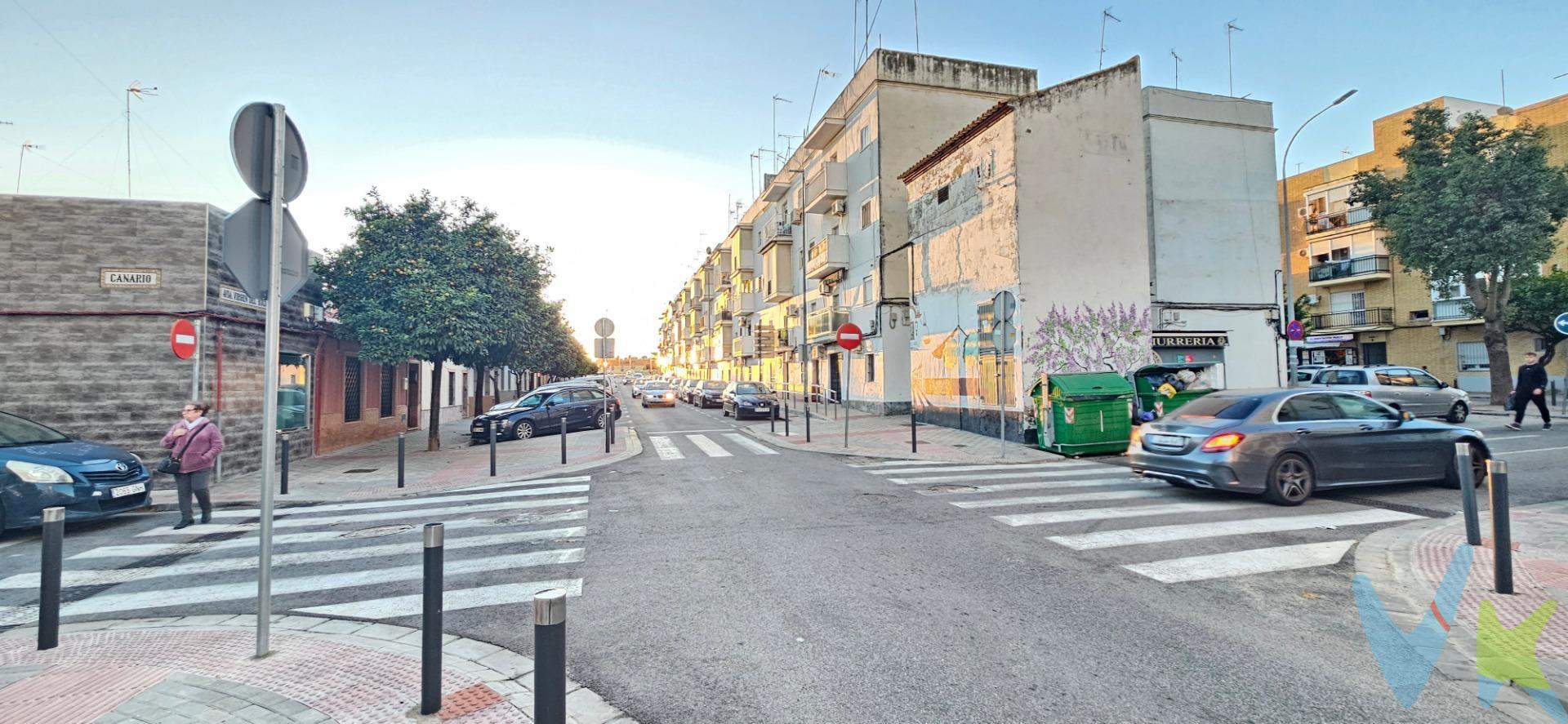 INVERSORES: RENTABILIDAD DESDE EL PRIMER DÍA – VIVIENDA YA ALQUILADA. 2ª planta sin ascensor | Reformada | Inquilino estable. ¿Buscas una inversión con inquilino consolidado y sin incertidumbres? Esta propiedad es para ti:. Renta mensual actual: 450 €/mes. Contrato vigente: el comprador se subroga (finaliza en enero de 2028). Reforma integral: realizada hace 5 años. Inquilino solvente y al corriente de pagos. Características de la vivienda:. 2 dormitorios. 1 baño con plato de ducha. Cocina amueblada con electrodomésticos. Lavadero. Terraza. Ubicación:. Junto a la Nacional IV con fácil acceso. Lanzadera de metro que conecta directamente con el Metro de Montequinto y Universidades. Zona bien comunicada y con alta demanda de alquiler. Ventajas para inversores:. Edificio sin ascensor → menos gastos comunitarios, mayor rentabilidad. Vivienda entregada con alquiler activo. Ingresos desde el primer día, sin necesidad de reforma ni búsqueda de inquilino. Producto estable, de bajo riesgo y con alta demanda. � Una fórmula ganadora para diversificar tu cartera inmobiliaria con un activo seguro y rentable. CONDICIONES:. Por mandato expreso del propietario, comercializamos este inmueble en exclusiva, lo que le garantiza el acceso a toda la información, a un servicio de calidad, un trato fácil, sencillo y sin interferencias de terceros. Por este motivo, se ruega no molestar al propietario, a los ocupantes de la propiedad o a los vecinos. Muchas gracias por su comprensión. GASTOS E IMPUESTOS INHERENTES A LA COMPRA NO INCLUIDOS EN EL PRECIO, como ITP, notaría, registro, honorarios profesionales de agencia y posible financiación. D. I. A. (Documento de Información abreviado) a disposición del consumidor que lo solicite, en base a lo dispuesto en el Decreto 218/05 de 11 de Octubre que regula el Reglamento de Información al Consumidor en la compra-venta y arrendamiento de vivienda en Andalucía. Los cálculos correspondientes al Impuesto de Transmisiones Patrimoniales, pueden consultarse en la página oficial de la Junta de Andalucía, en el siguiente enlace:. https://www.juntadeandalucia.es/organismos/economiahaciendayfondoseuropeos/areas/tributos-juego/tributos/paginas/impuestos-cedidos-transmisiones.html"rendamiento de vivienda en Andalucía. 