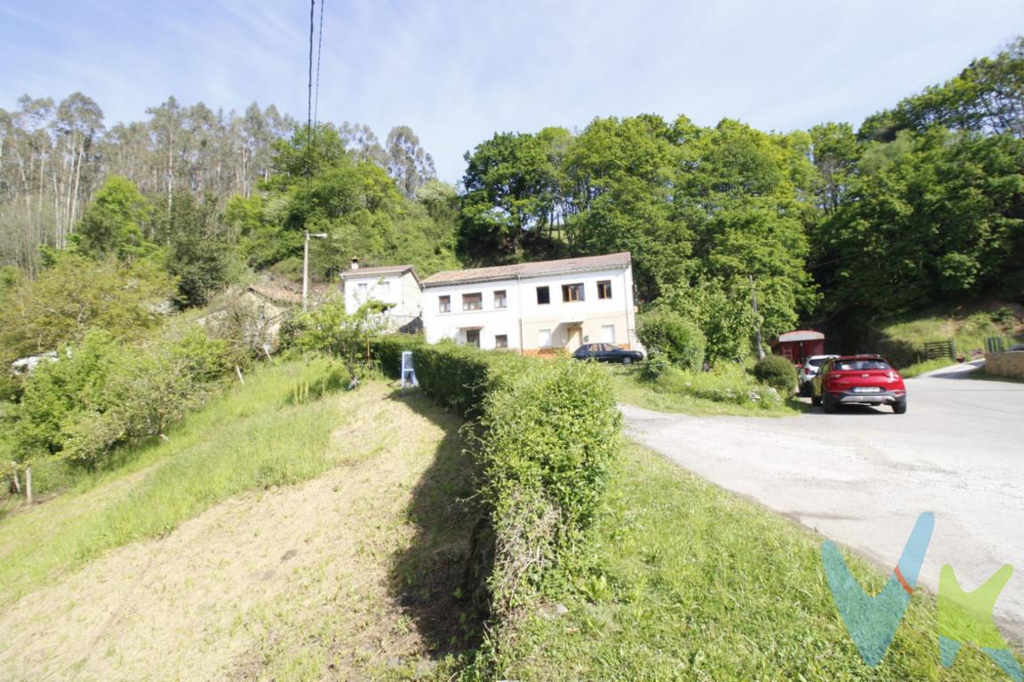 Ponemos en venta esta propiedad  a diez minutos de Gijón, en Anes Siero. Dispone de una casa en primera planta  de tres dormitorios para entrar a vivir, con cocina, salón y baño nuevo con ducha. Es totalmente exterior y soleada, tenemos  al lado una casita para rehabilitar que ahora hace sus veces de garaje y para guardar parrilla, enseres.... tiene también una parcela con una bonita zona llana al lado del tío donde poder disfrutar de la naturaleza con familia y amigos. Todo lo que le contamos hace de ésta propiedad una oportunidad de vivir en un entorno rural con las ventajas que conlleva pero cerca de las ciudades asturianas. Si quiere visitar esta casa solo tiene que llamarnos para acompañarle a conocerla!!!